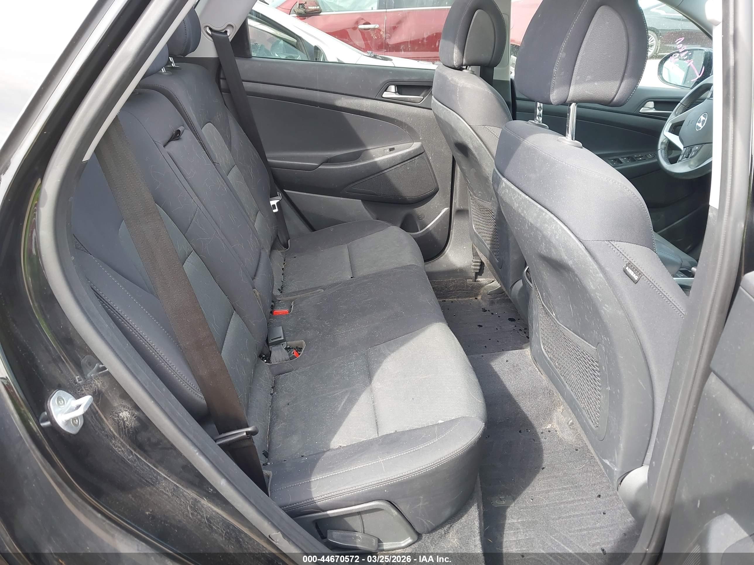 HYUNDAI TUCSON image 8