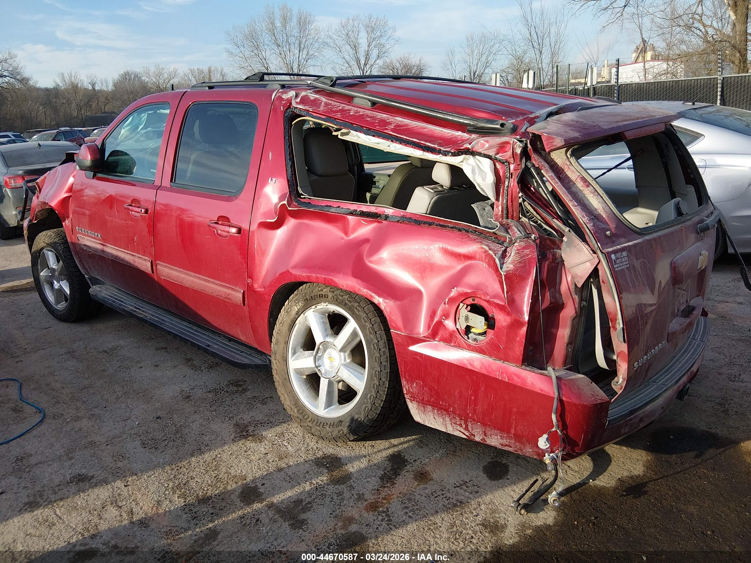 CHEVROLET SUBURBAN image 3