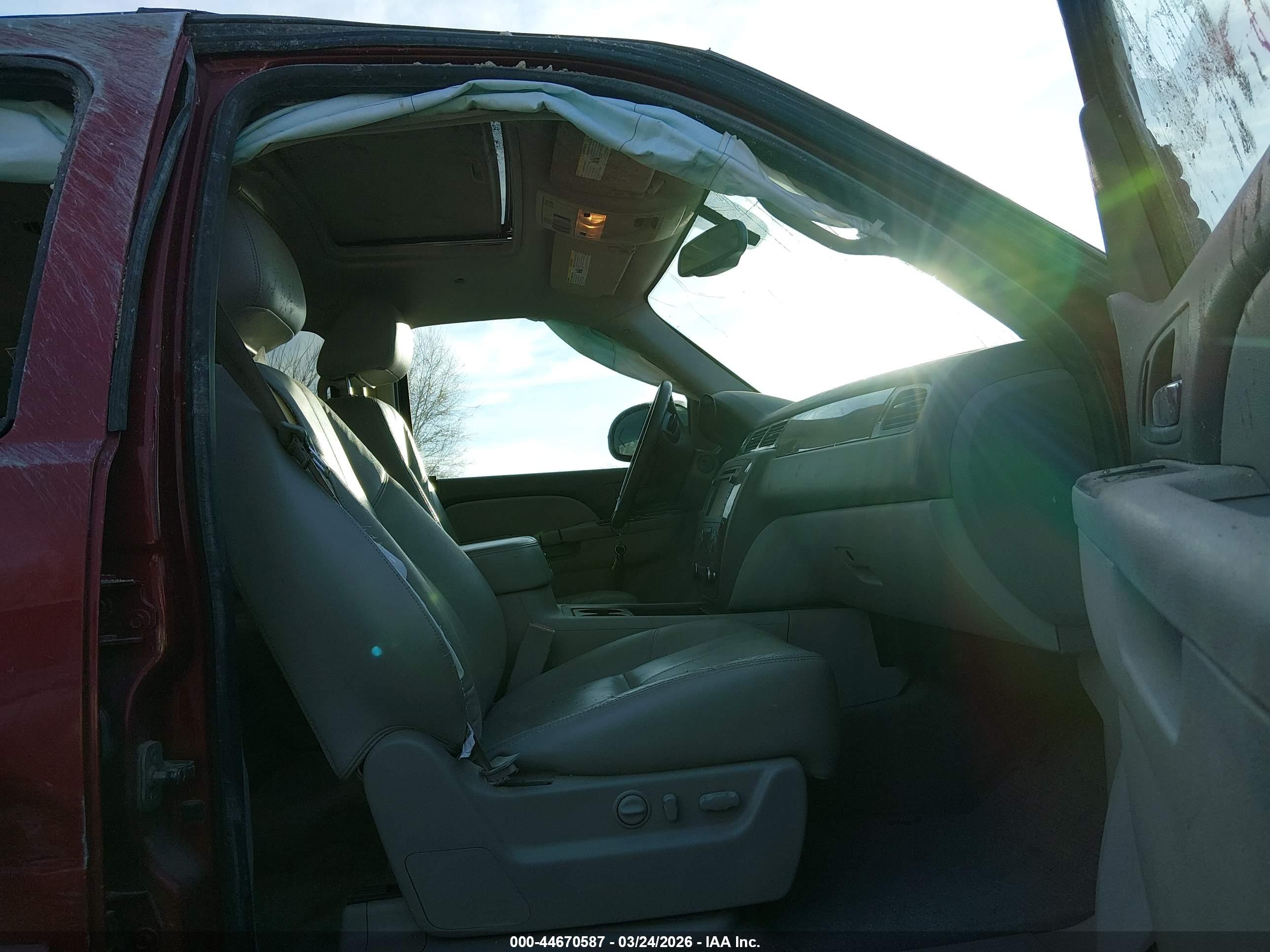 CHEVROLET SUBURBAN image 5