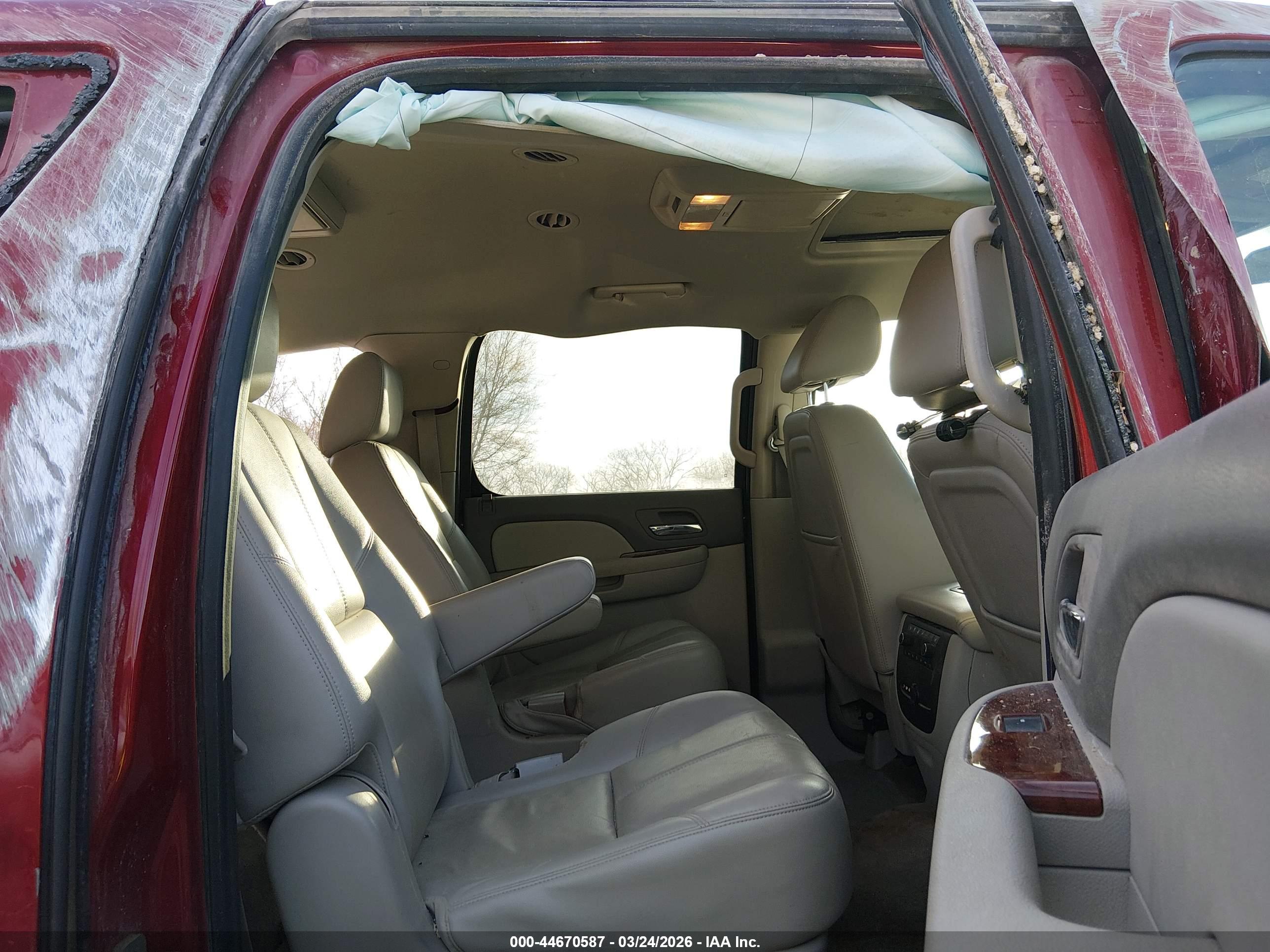 CHEVROLET SUBURBAN image 8