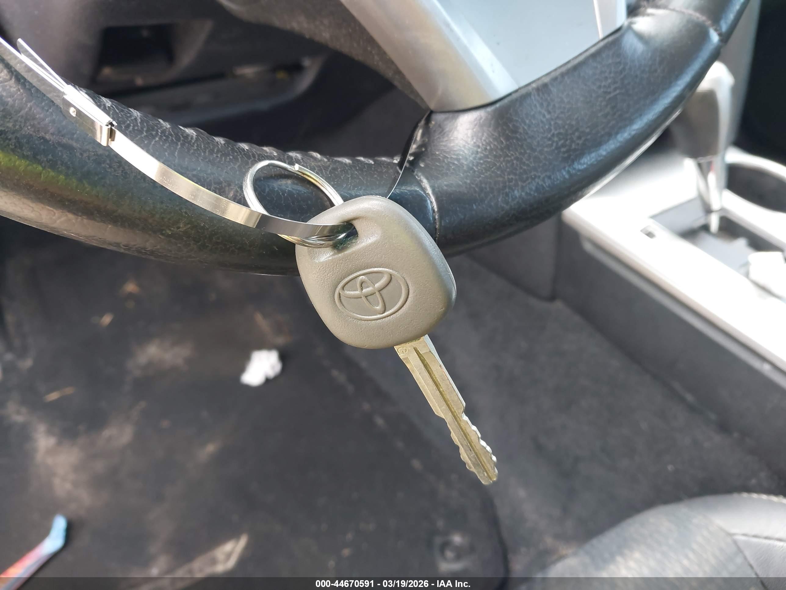 TOYOTA CAMRY image 11