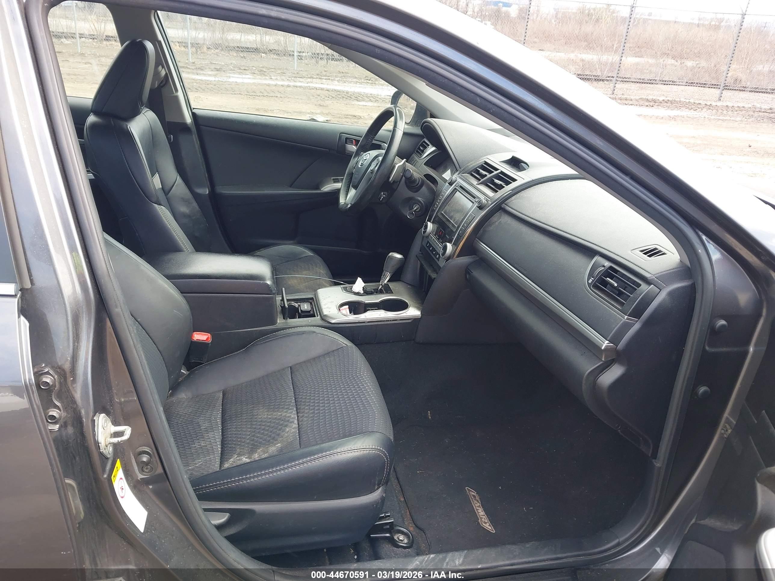 TOYOTA CAMRY image 5