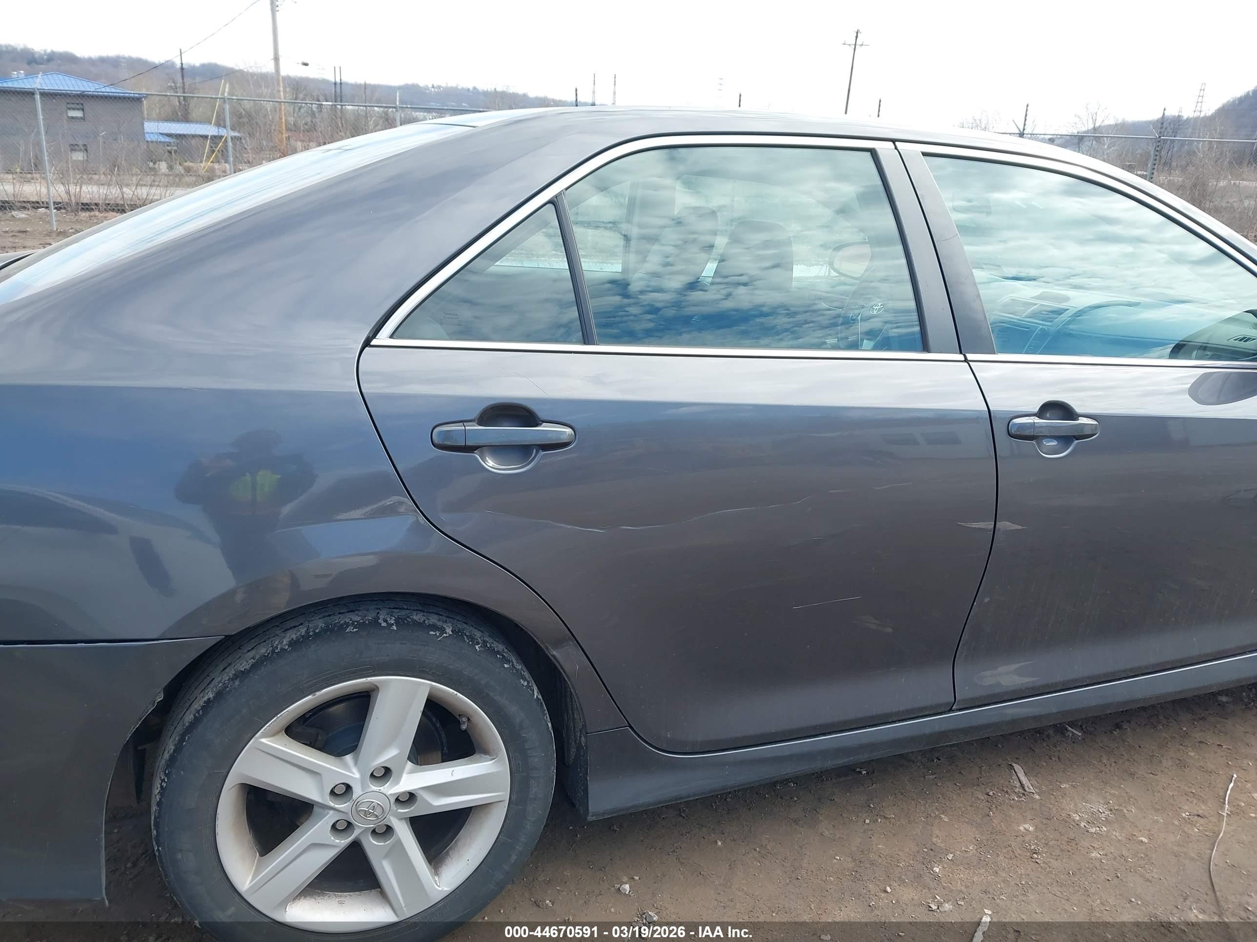 TOYOTA CAMRY image 6