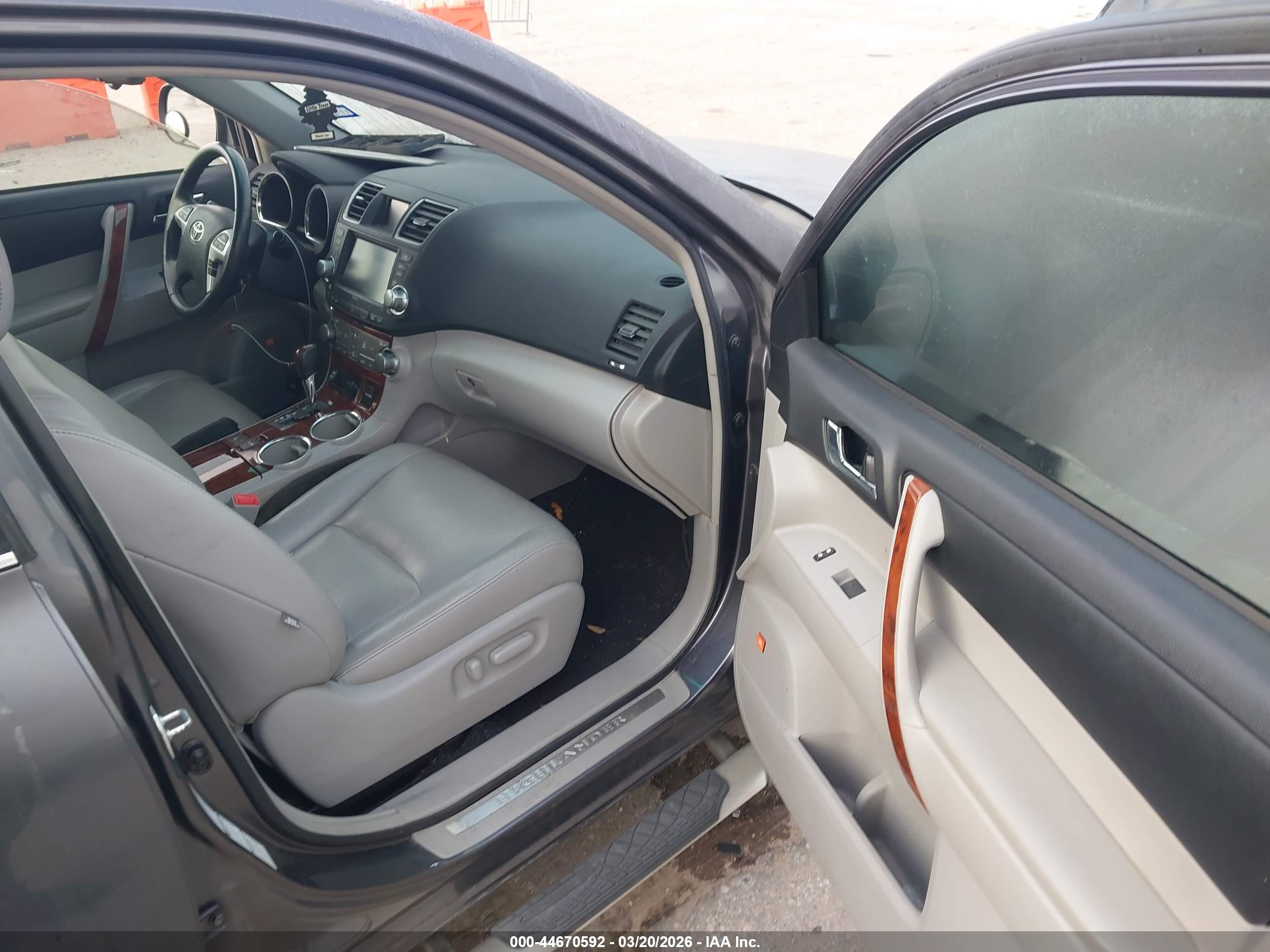 TOYOTA HIGHLANDER image 5