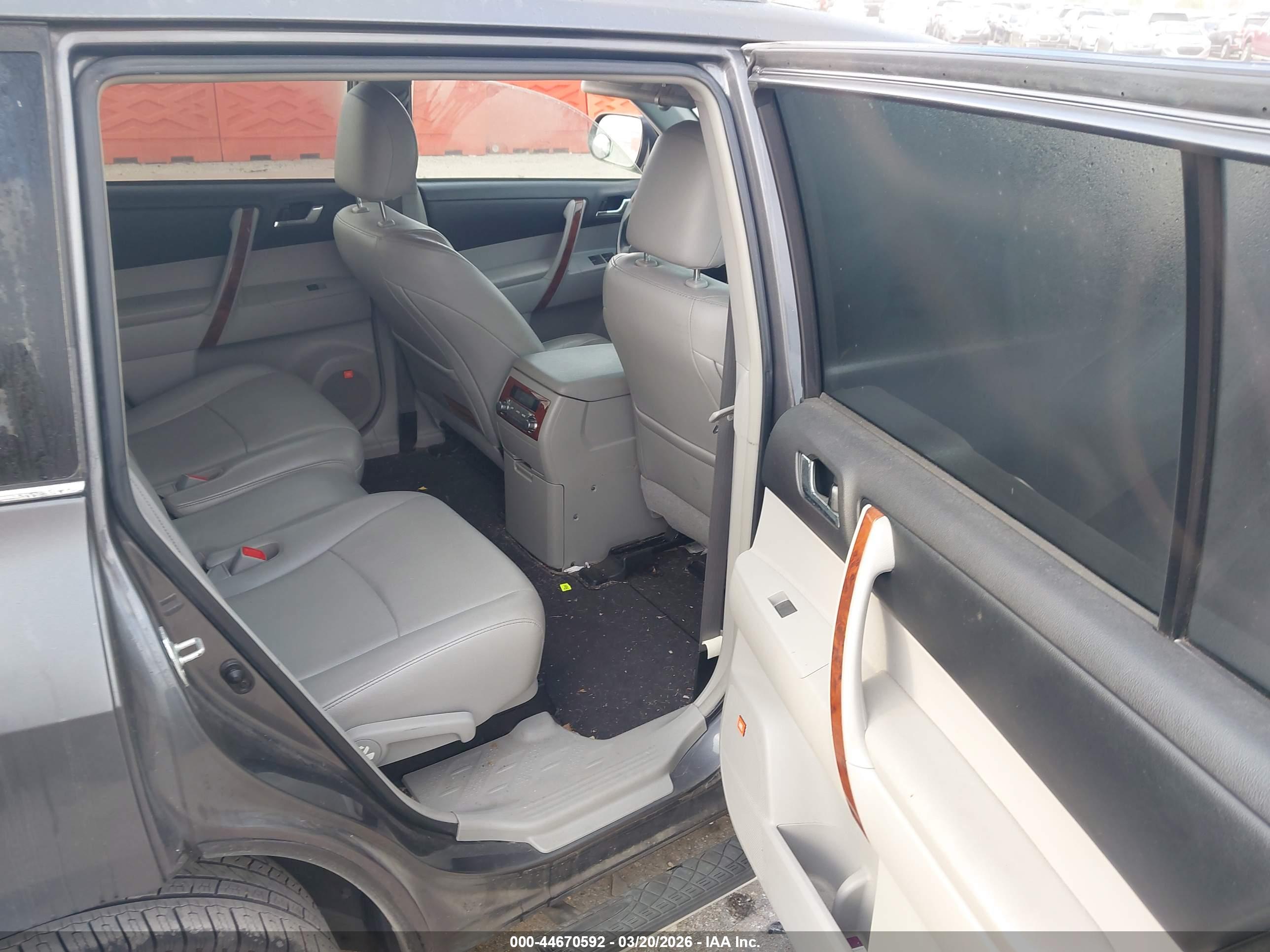 TOYOTA HIGHLANDER image 8