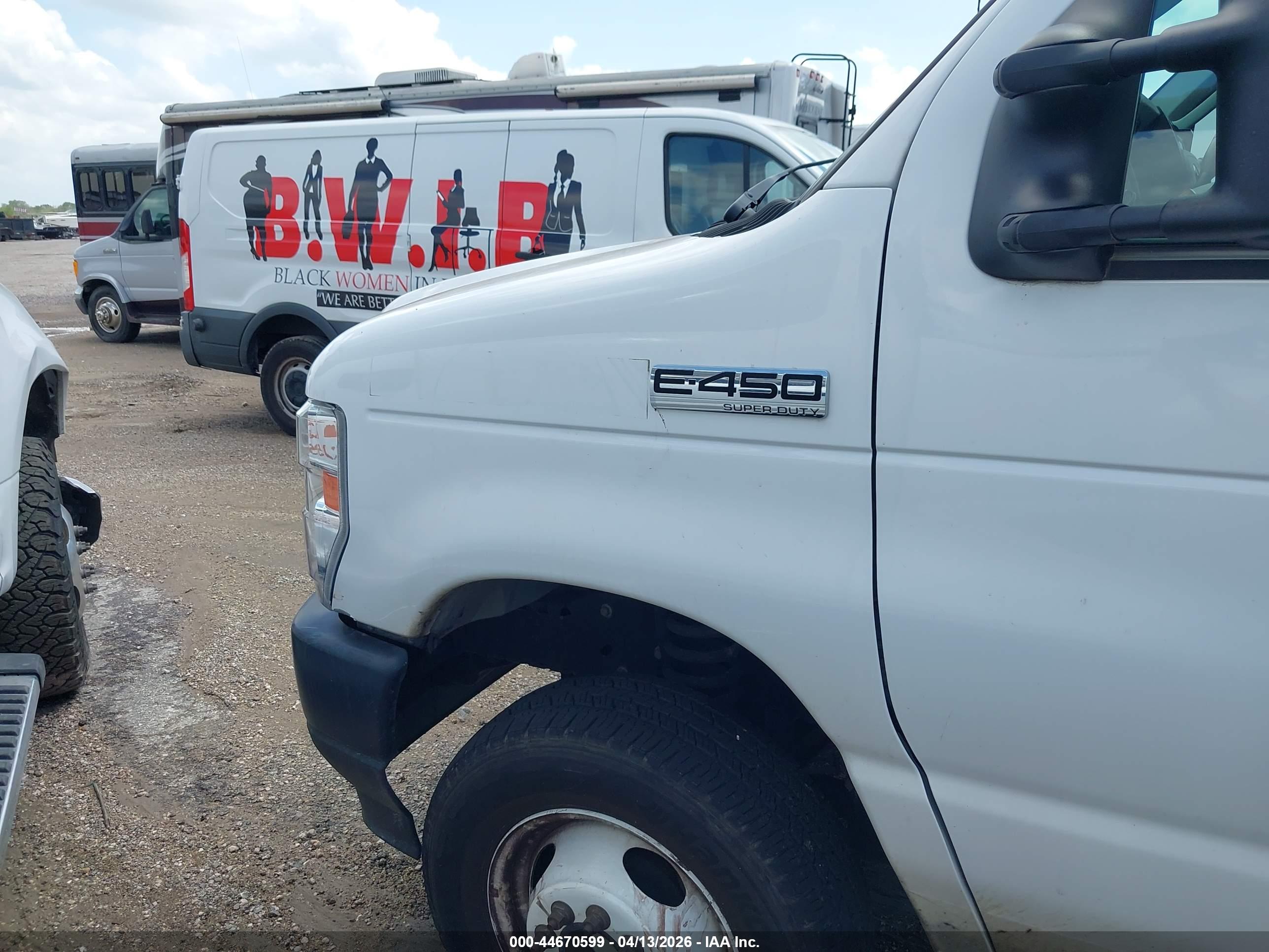 FORD E-450 image 2