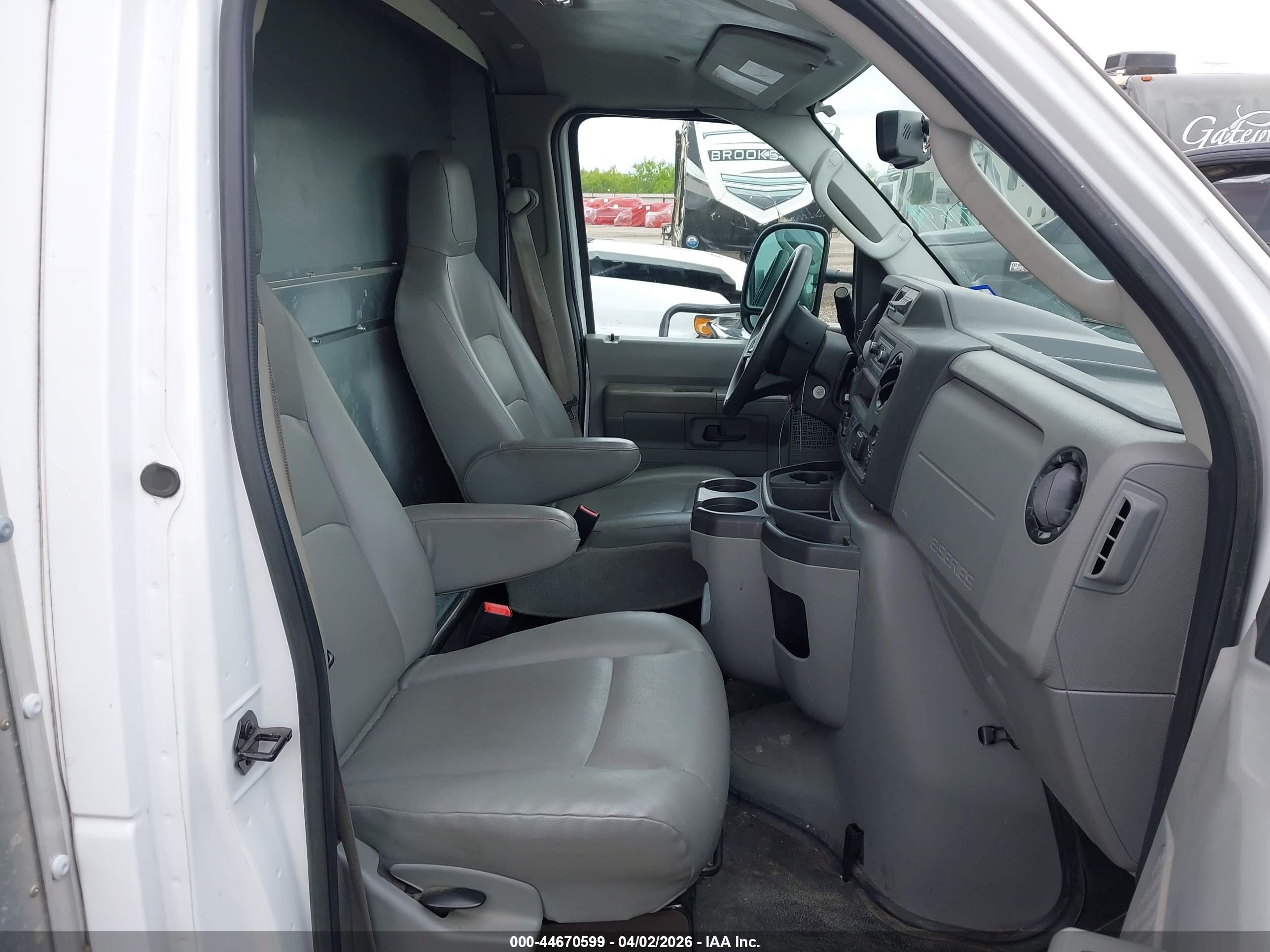 FORD E-450 image 8