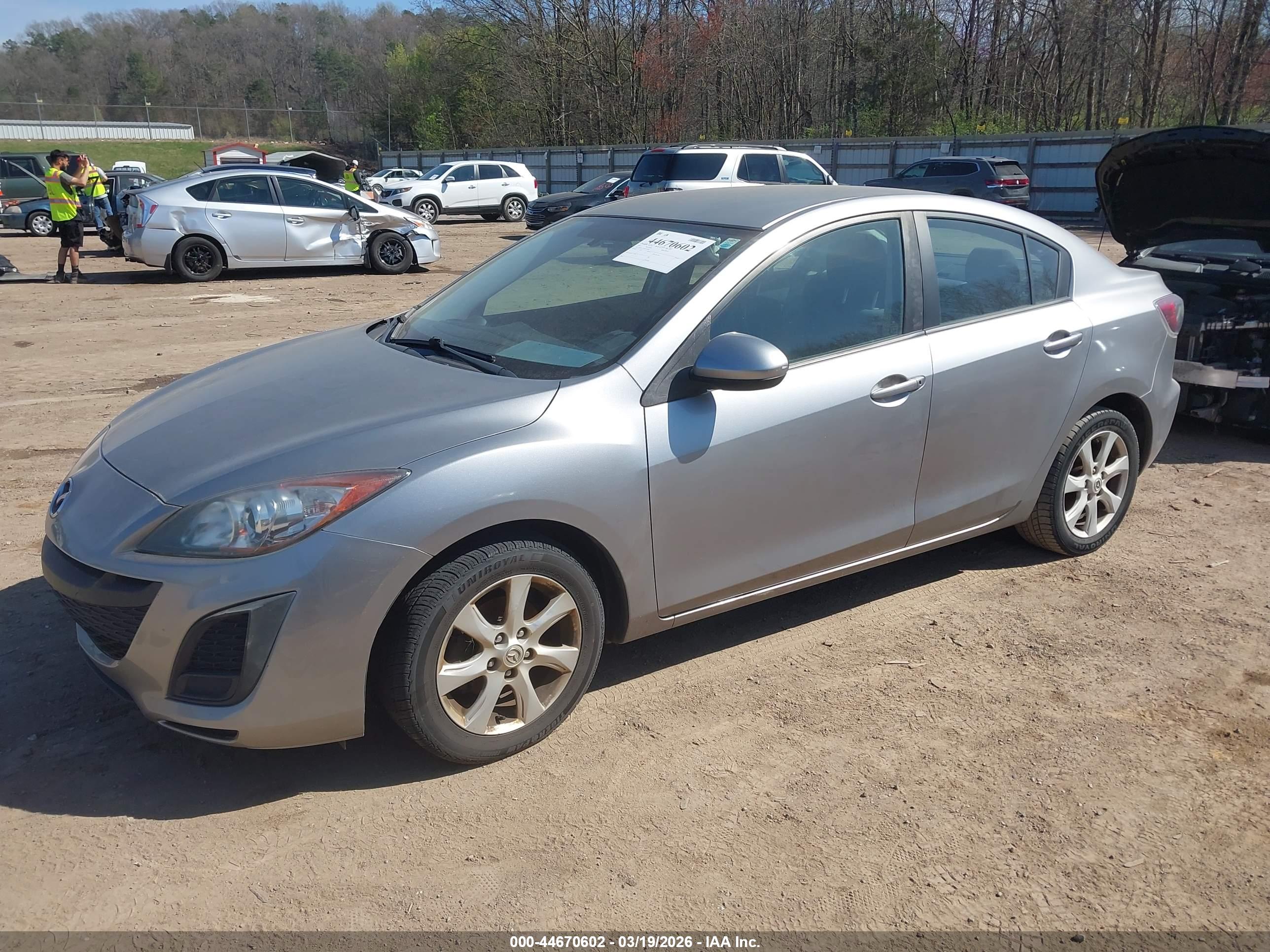 MAZDA MAZDA3 image 2
