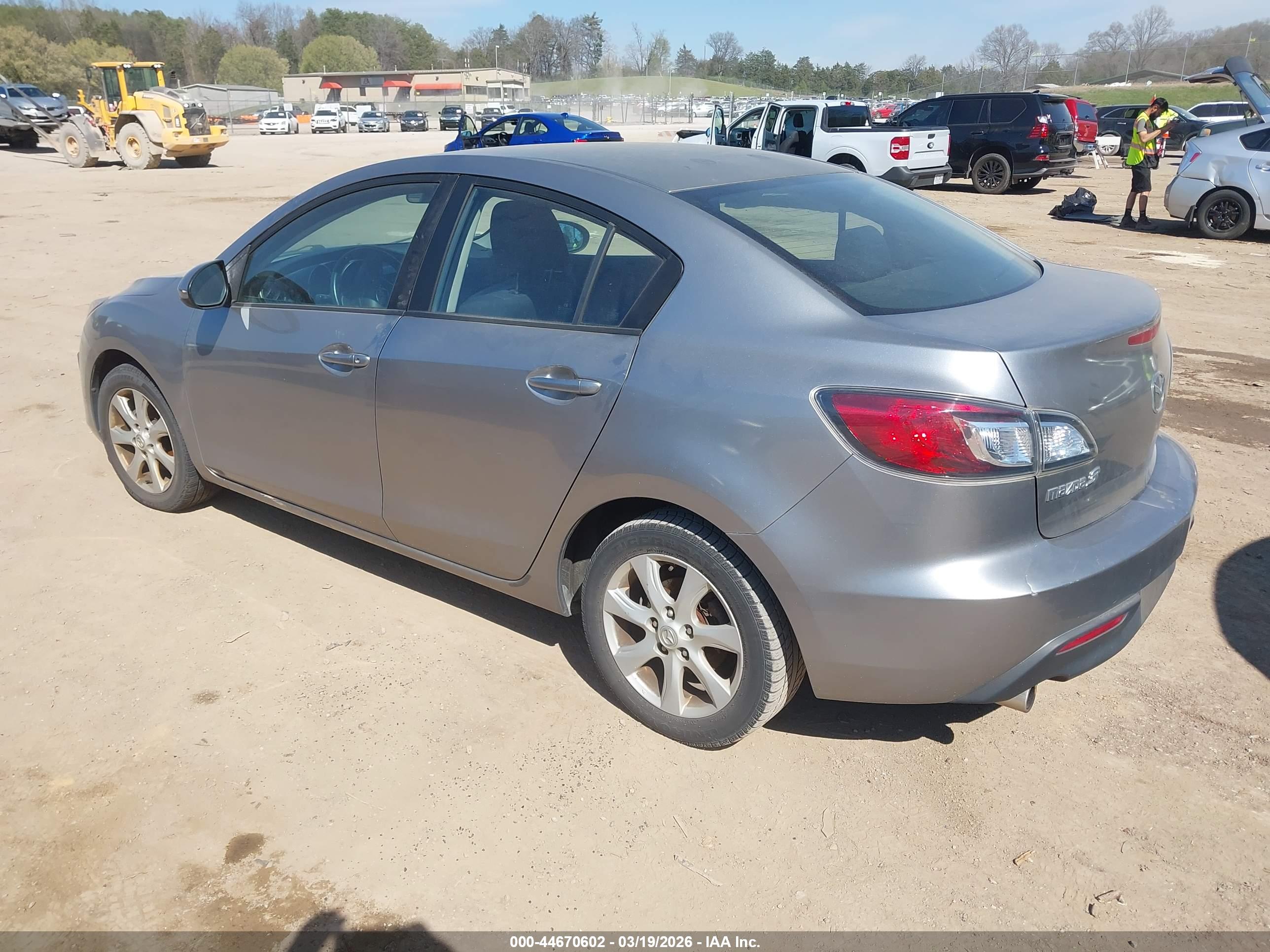 MAZDA MAZDA3 image 3