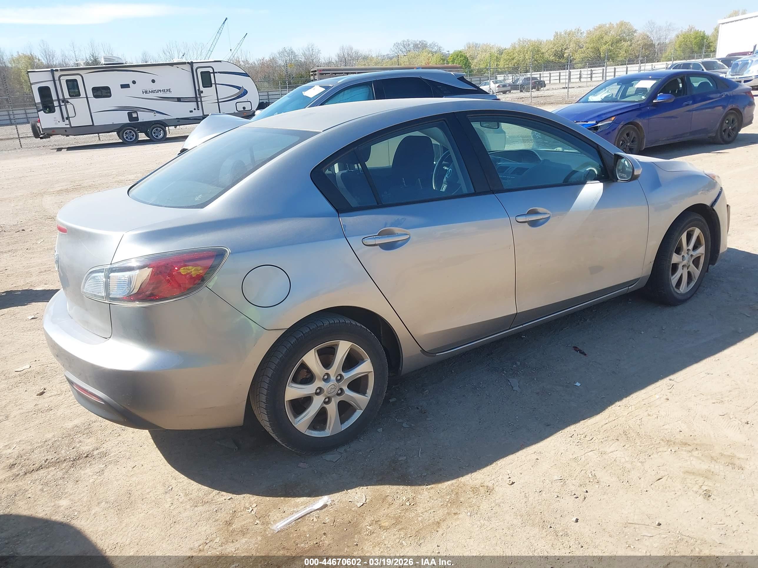 MAZDA MAZDA3 image 4