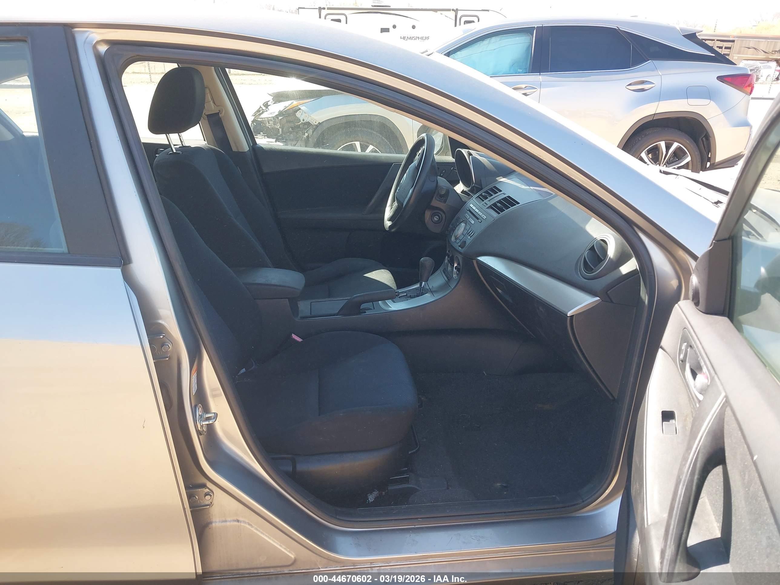 MAZDA MAZDA3 image 5