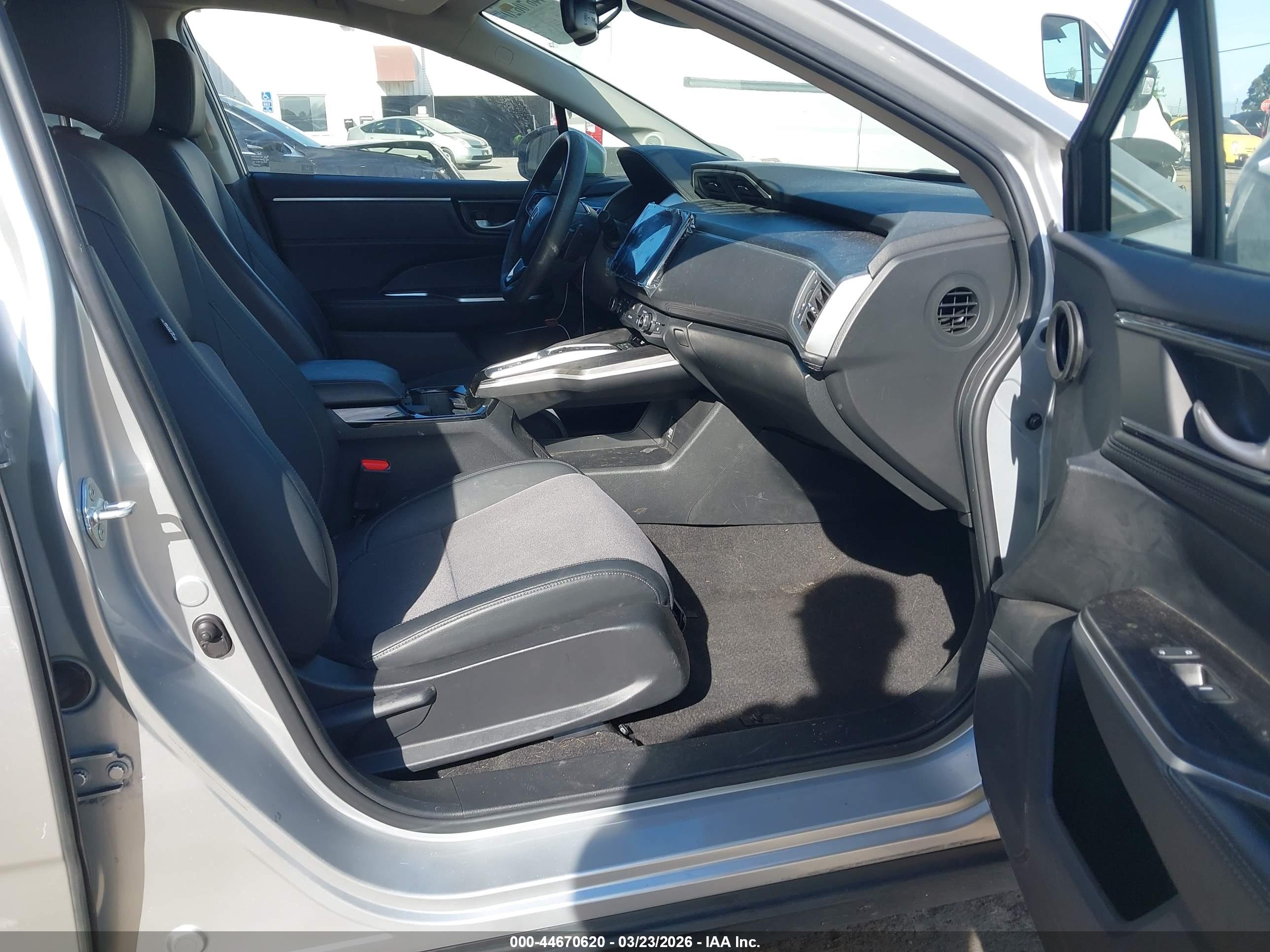 HONDA CLARITY image 5