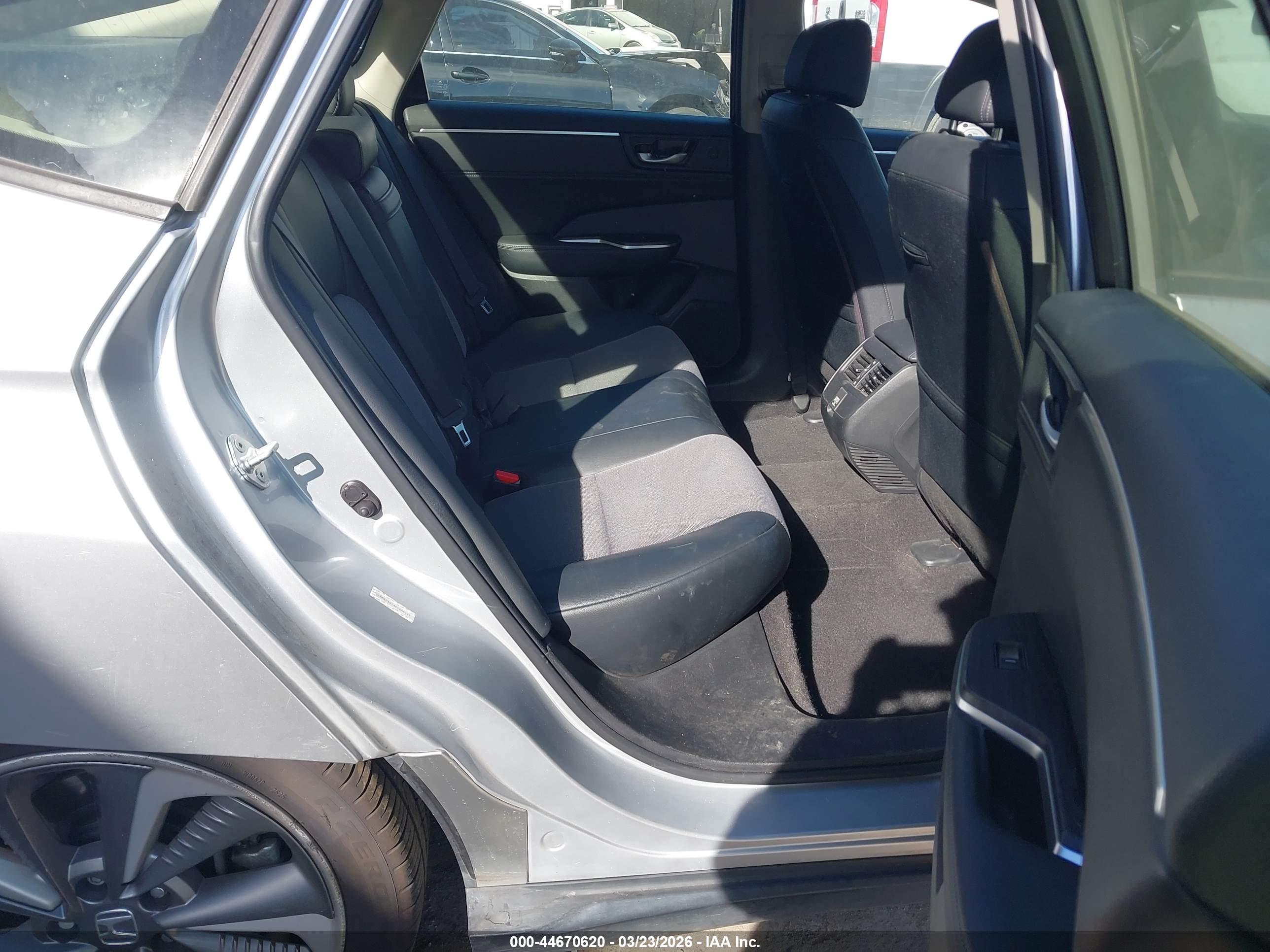 HONDA CLARITY image 8