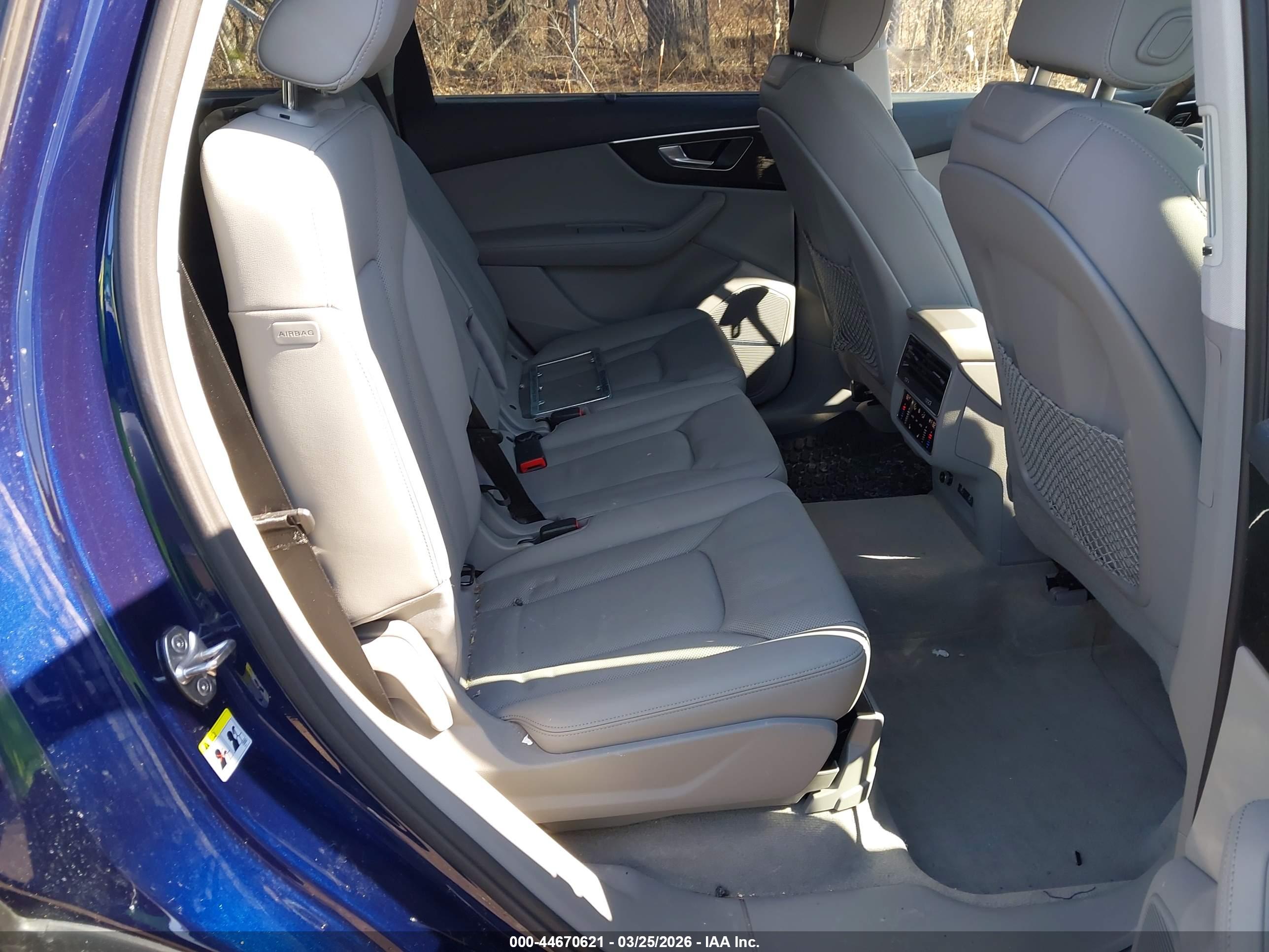 AUDI Q7 image 8