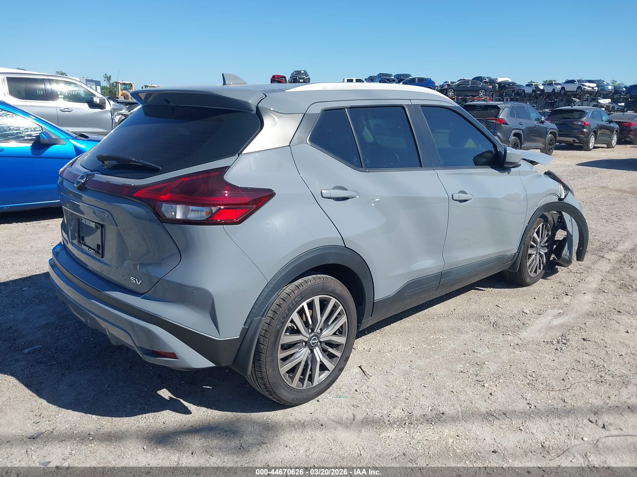 NISSAN KICKS image 4