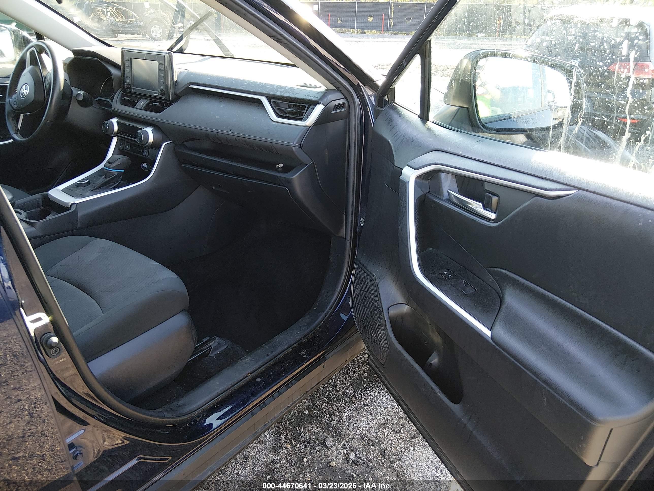 TOYOTA RAV4 image 5