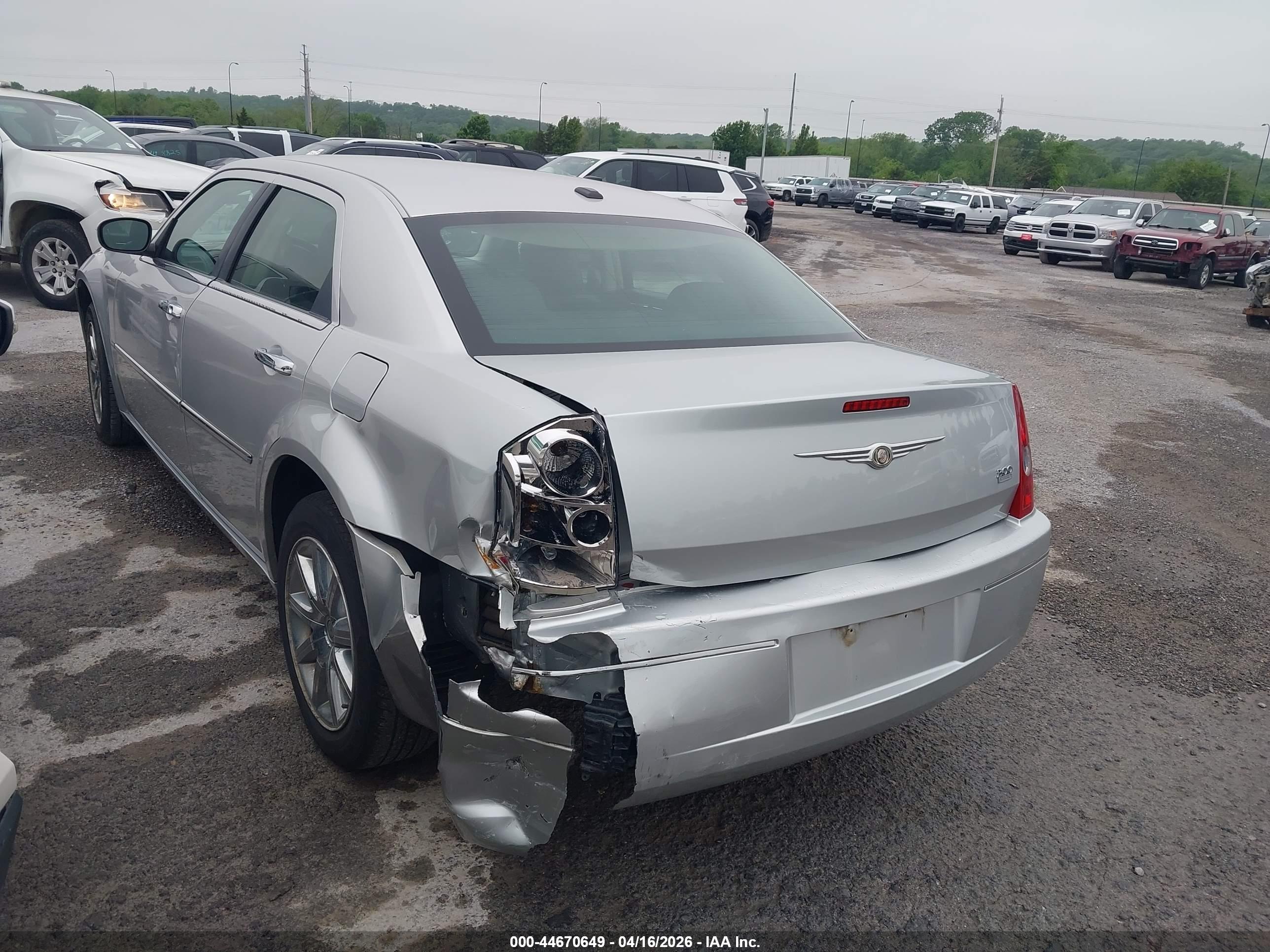 CHRYSLER 300 image 3