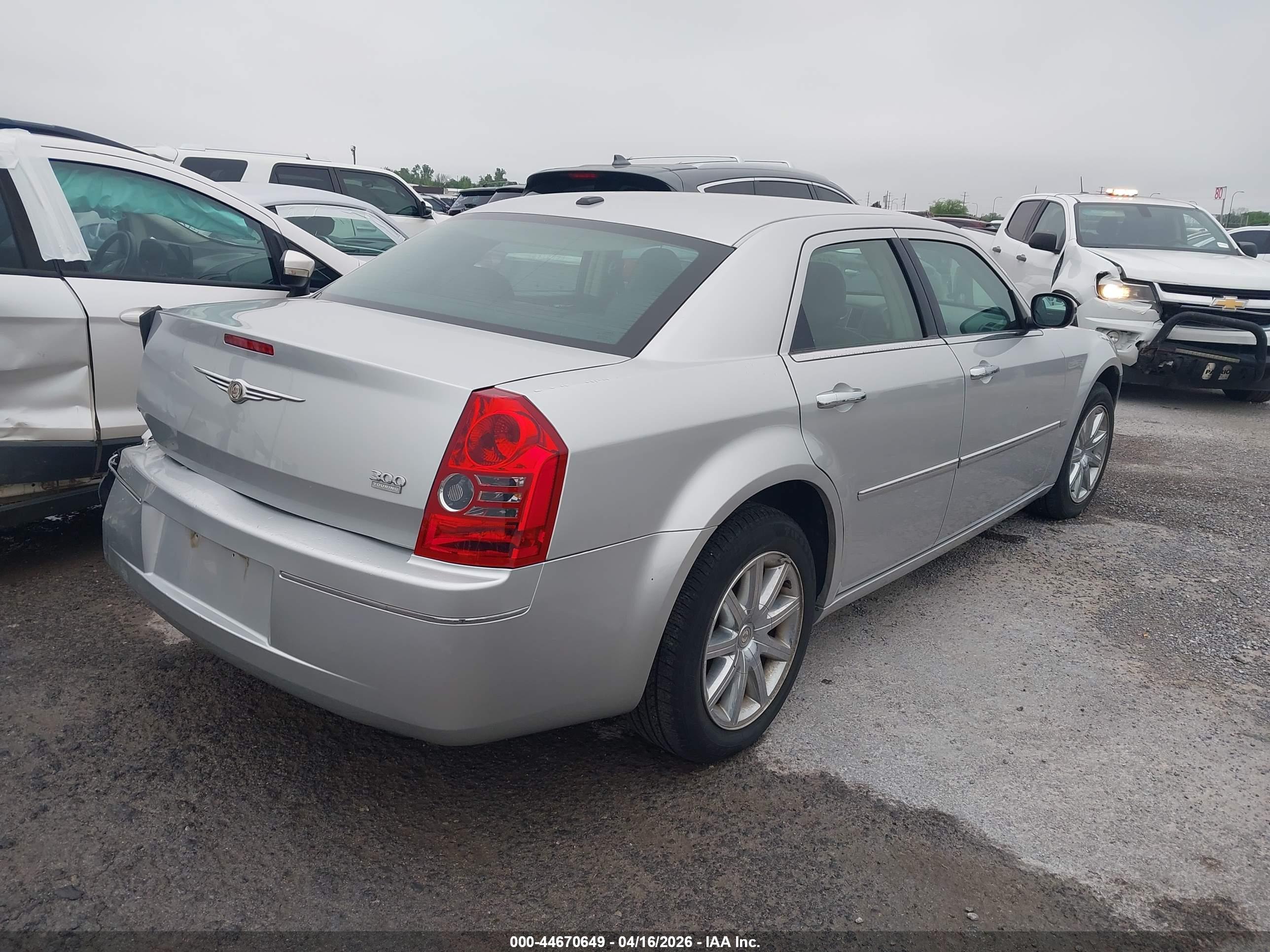 CHRYSLER 300 image 4