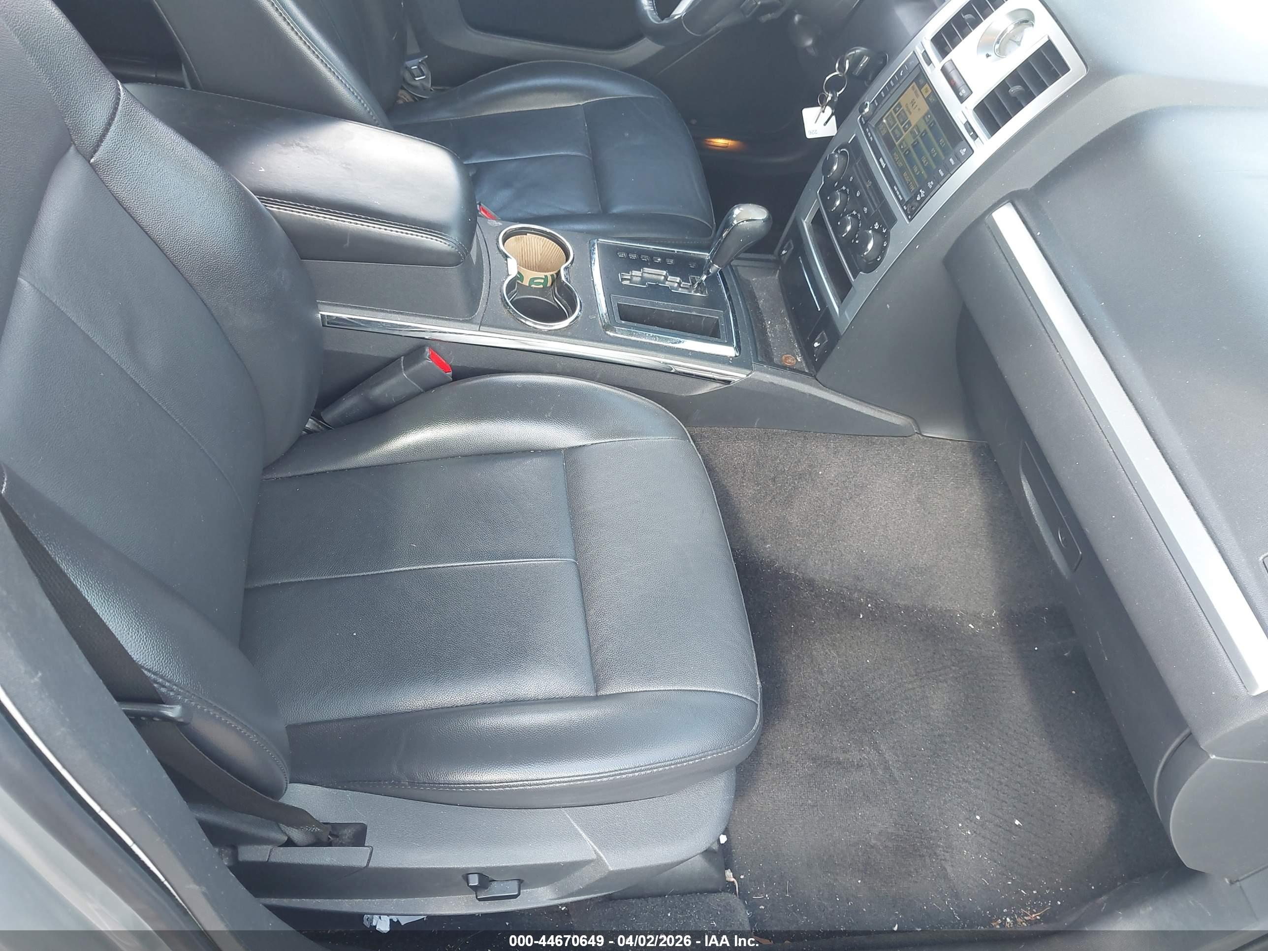 CHRYSLER 300 image 5