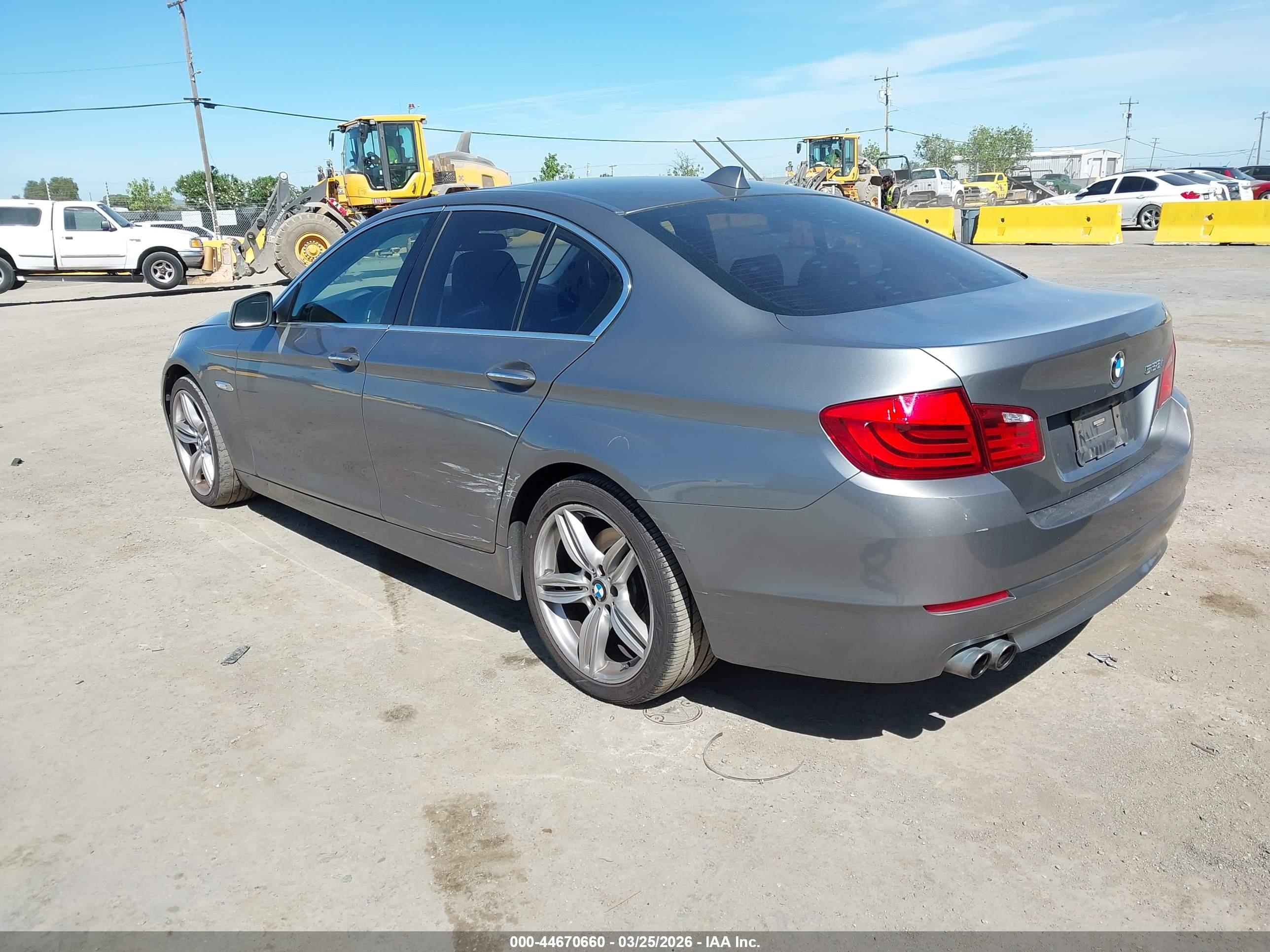 BMW 528I image 3