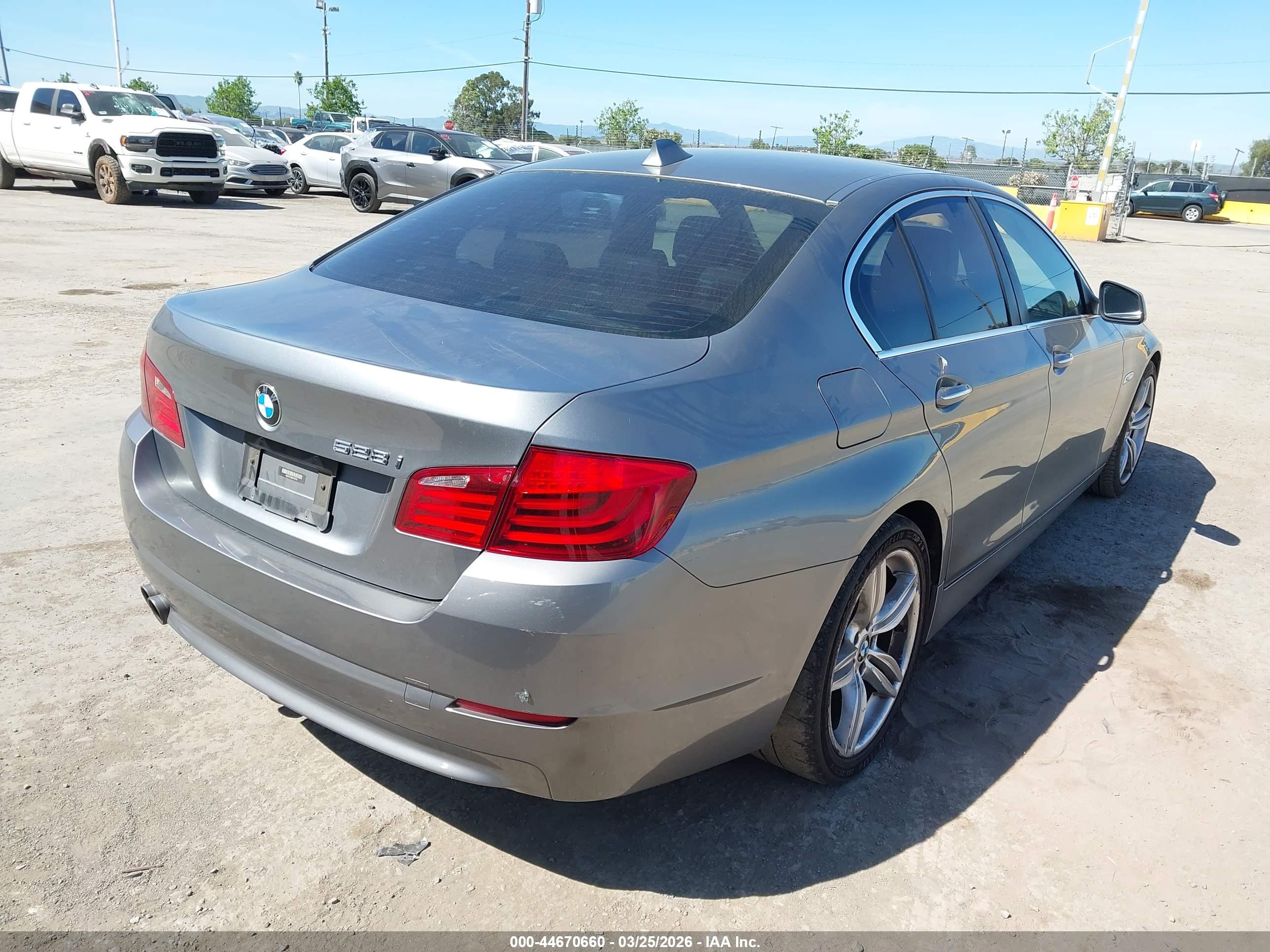 BMW 528I image 4