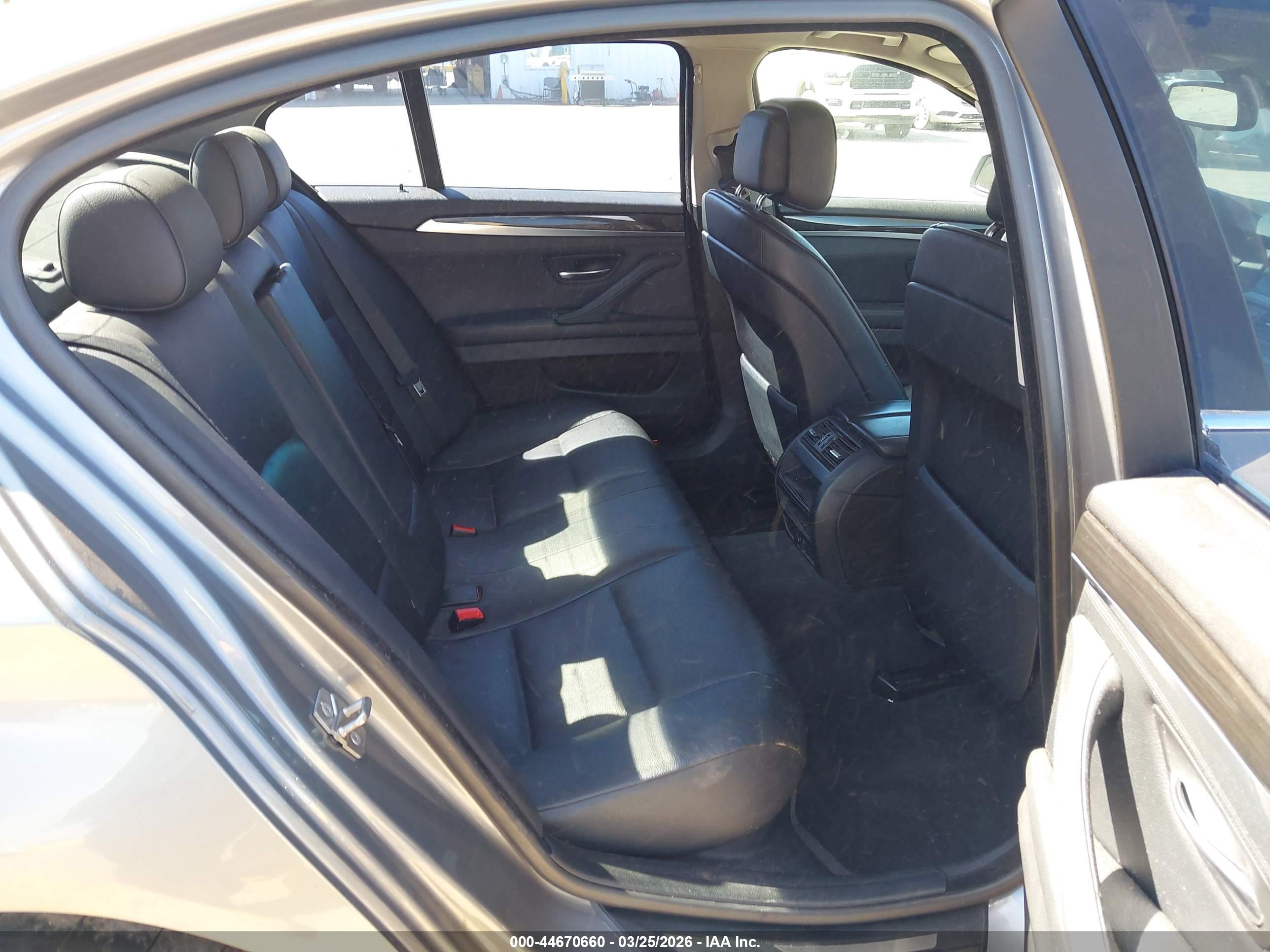 BMW 528I image 8