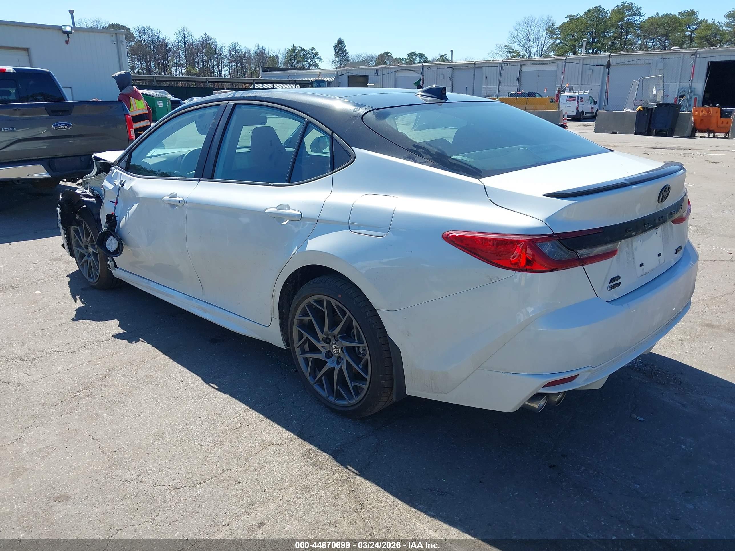 TOYOTA CAMRY image 3