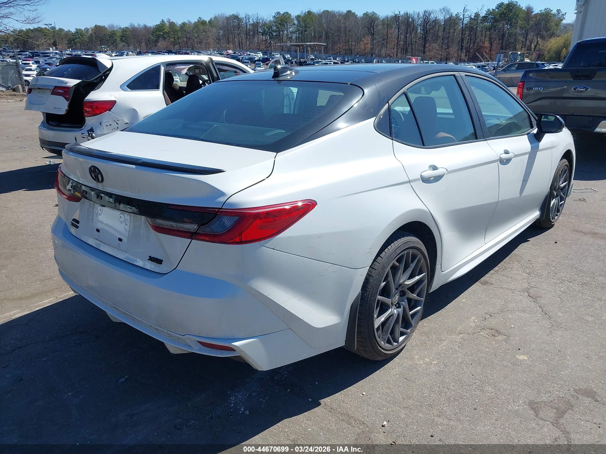 TOYOTA CAMRY image 4