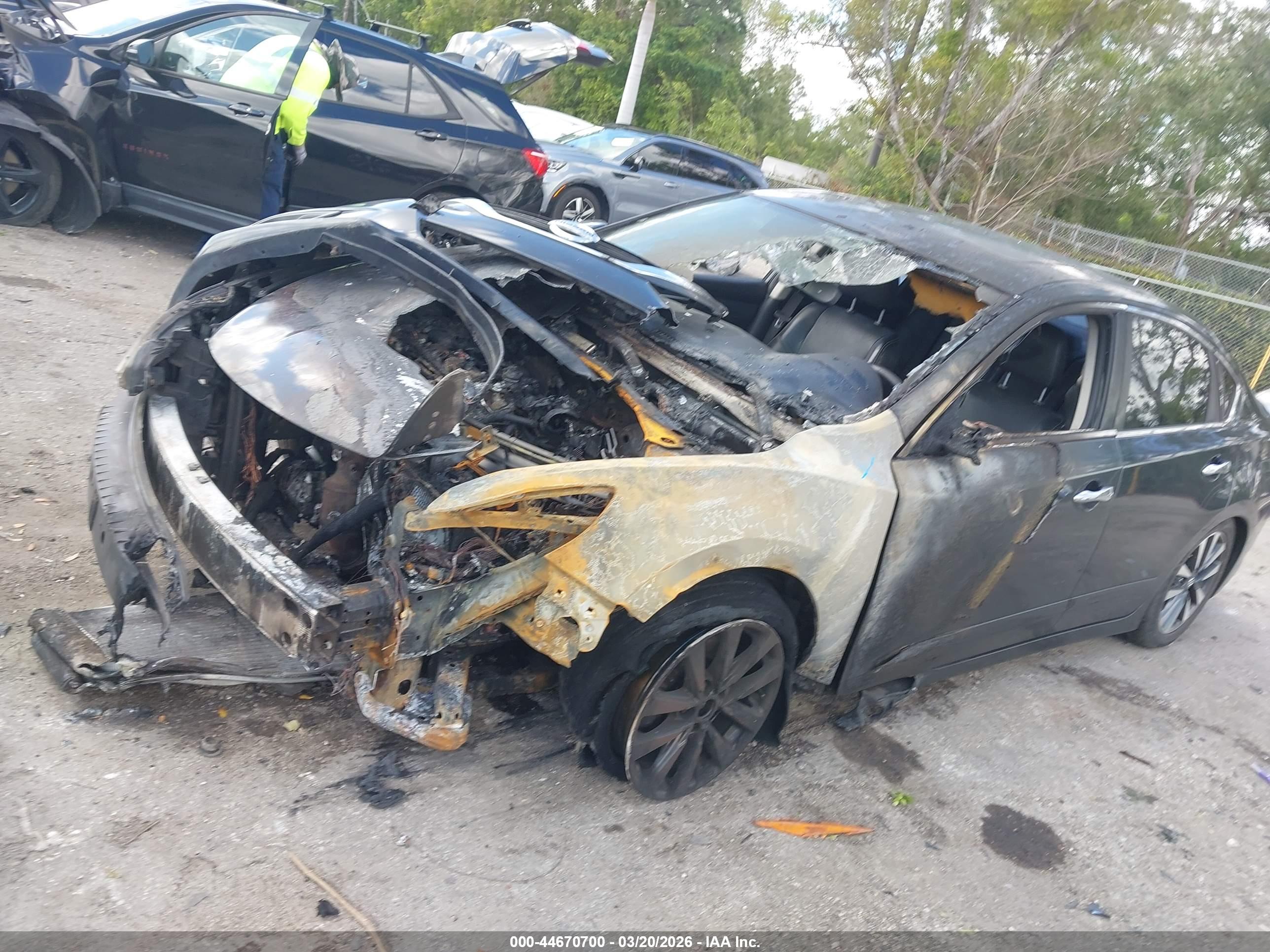 NISSAN ALTIMA image 2