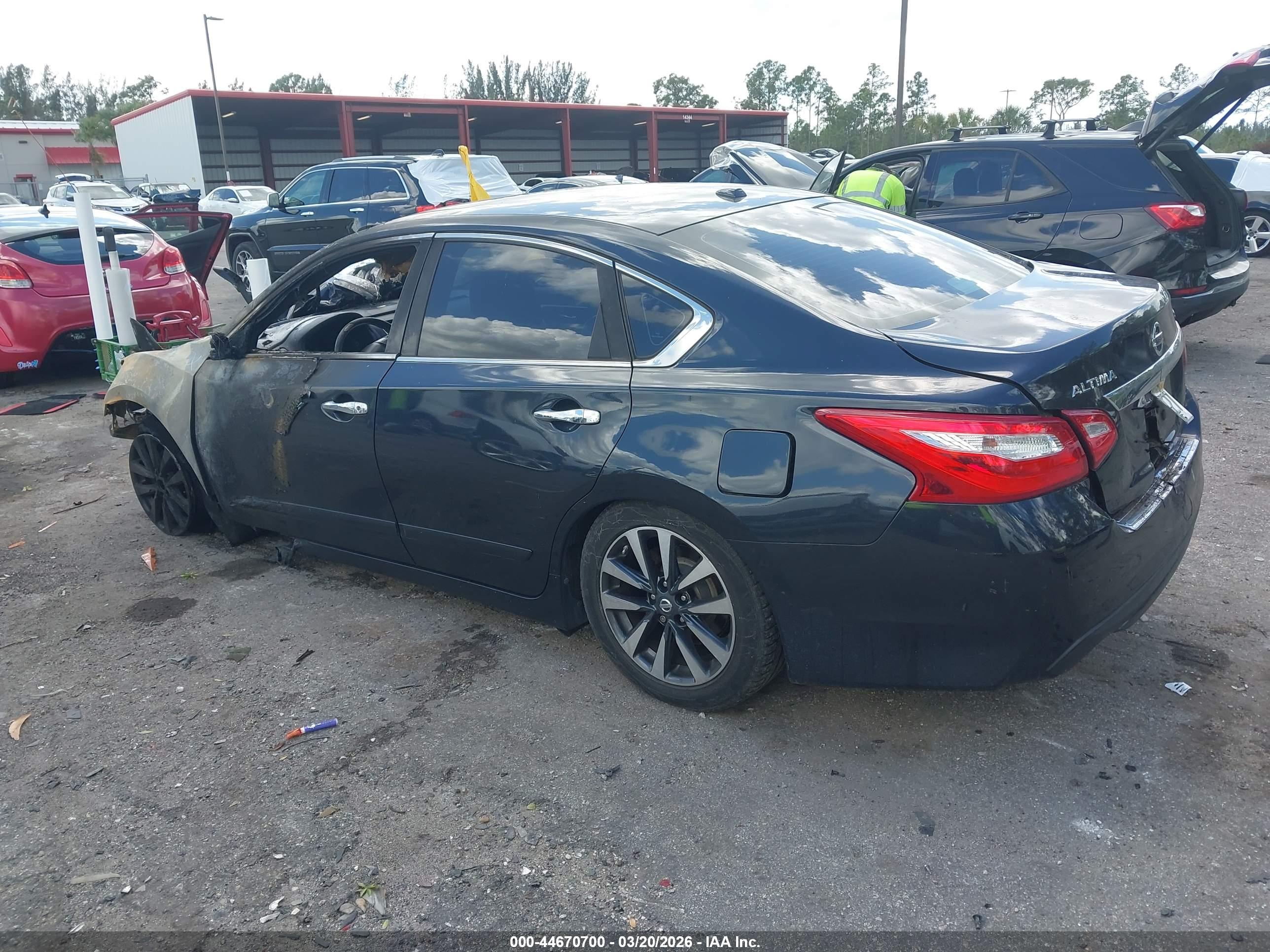 NISSAN ALTIMA image 3