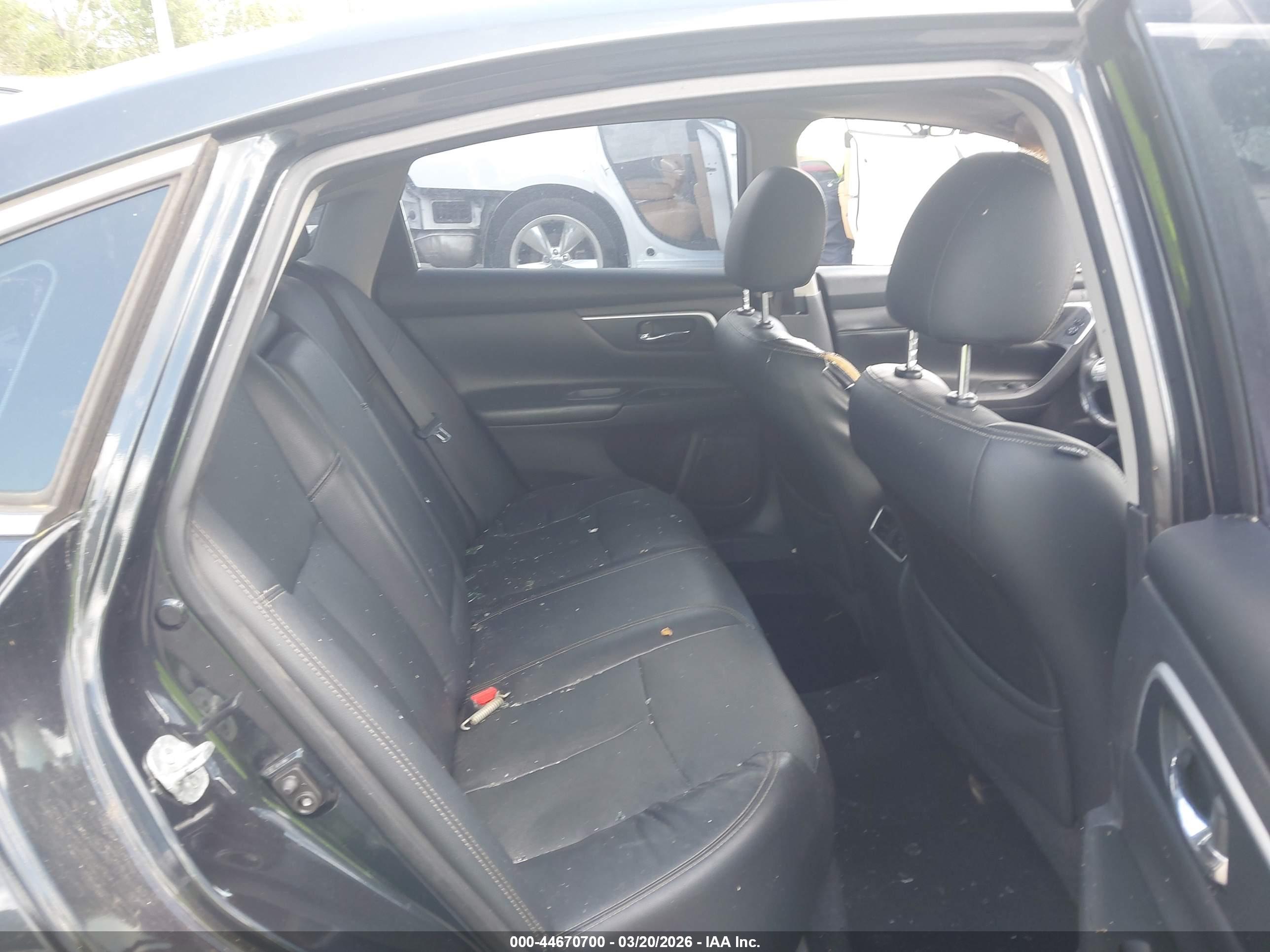 NISSAN ALTIMA image 8