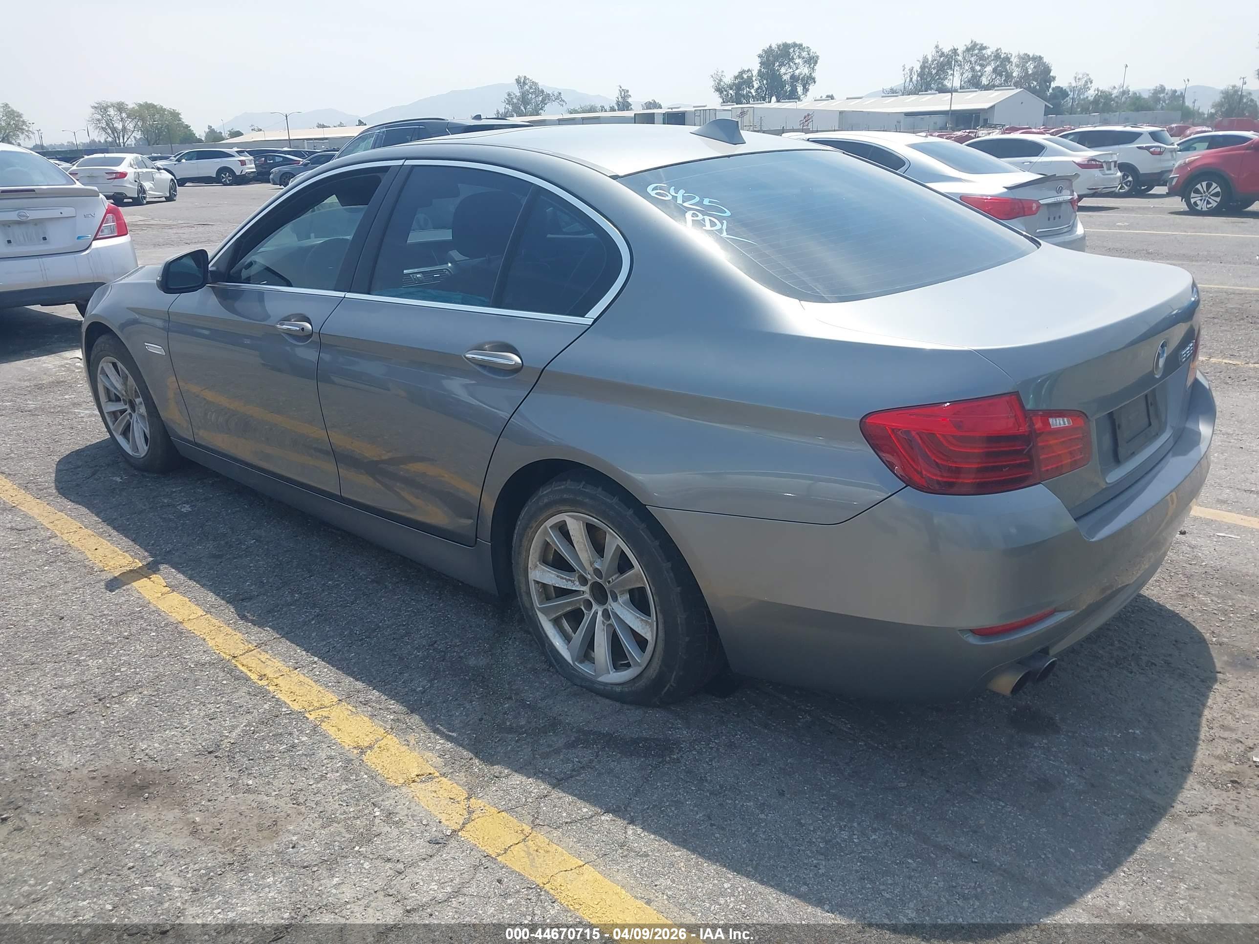 BMW 528I image 3