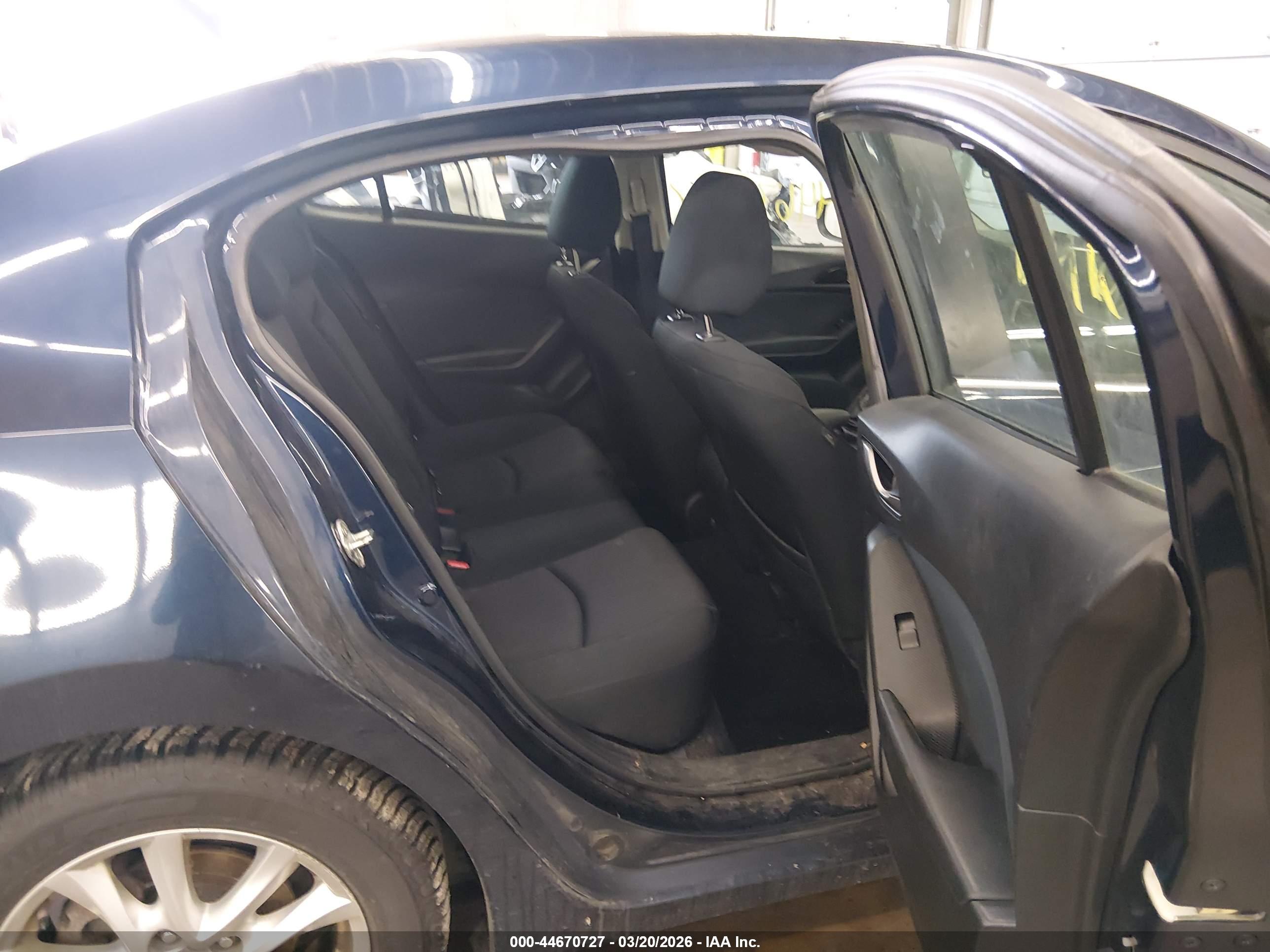 MAZDA MAZDA3 image 8
