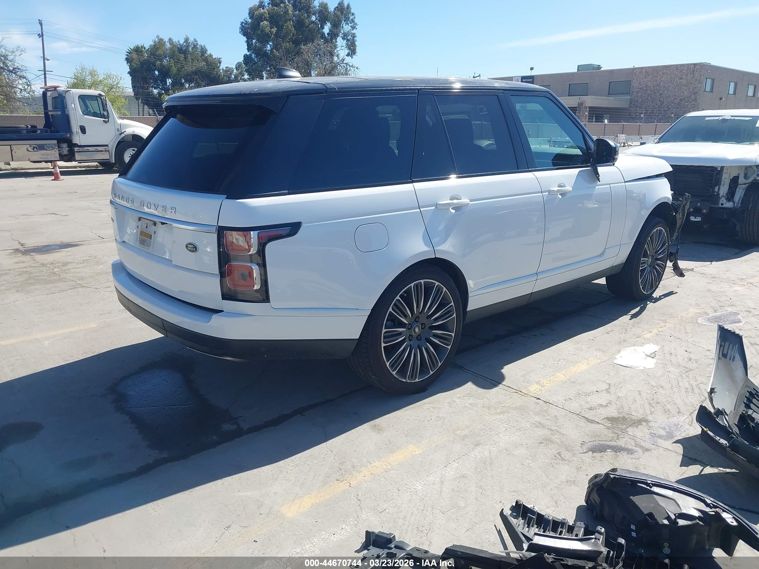 LAND ROVER image 4
