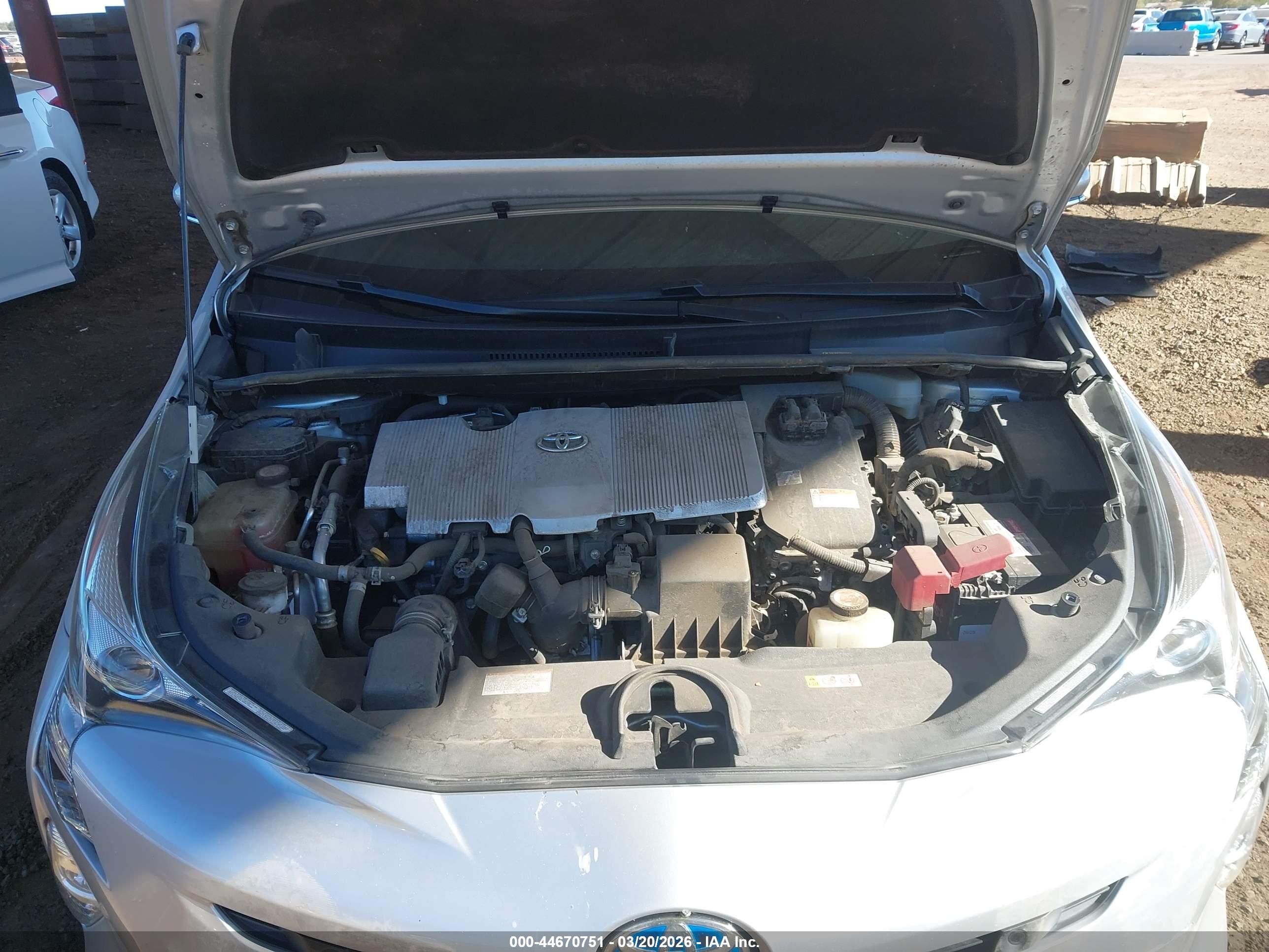 TOYOTA PRIUS image 10