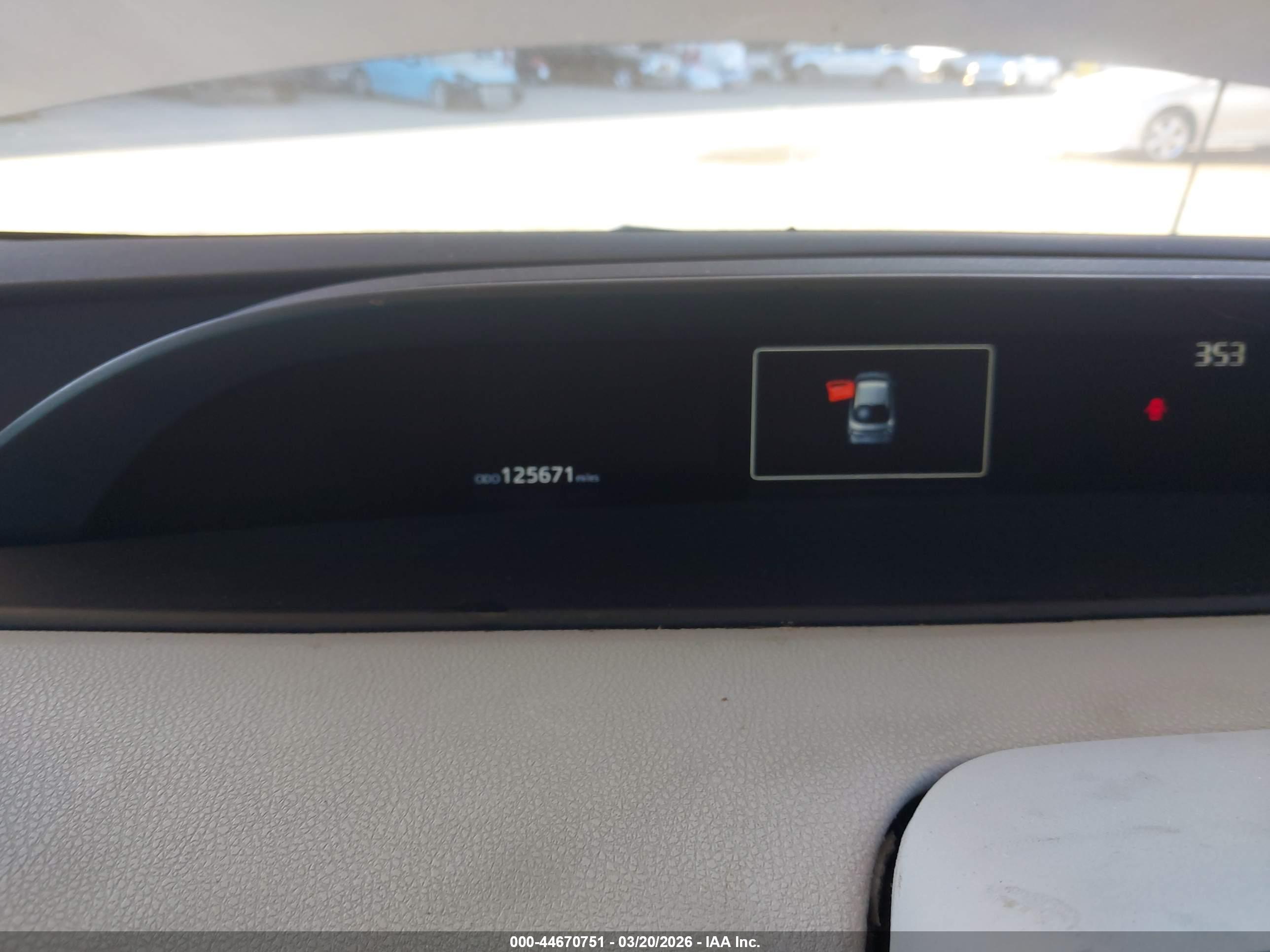 TOYOTA PRIUS image 7