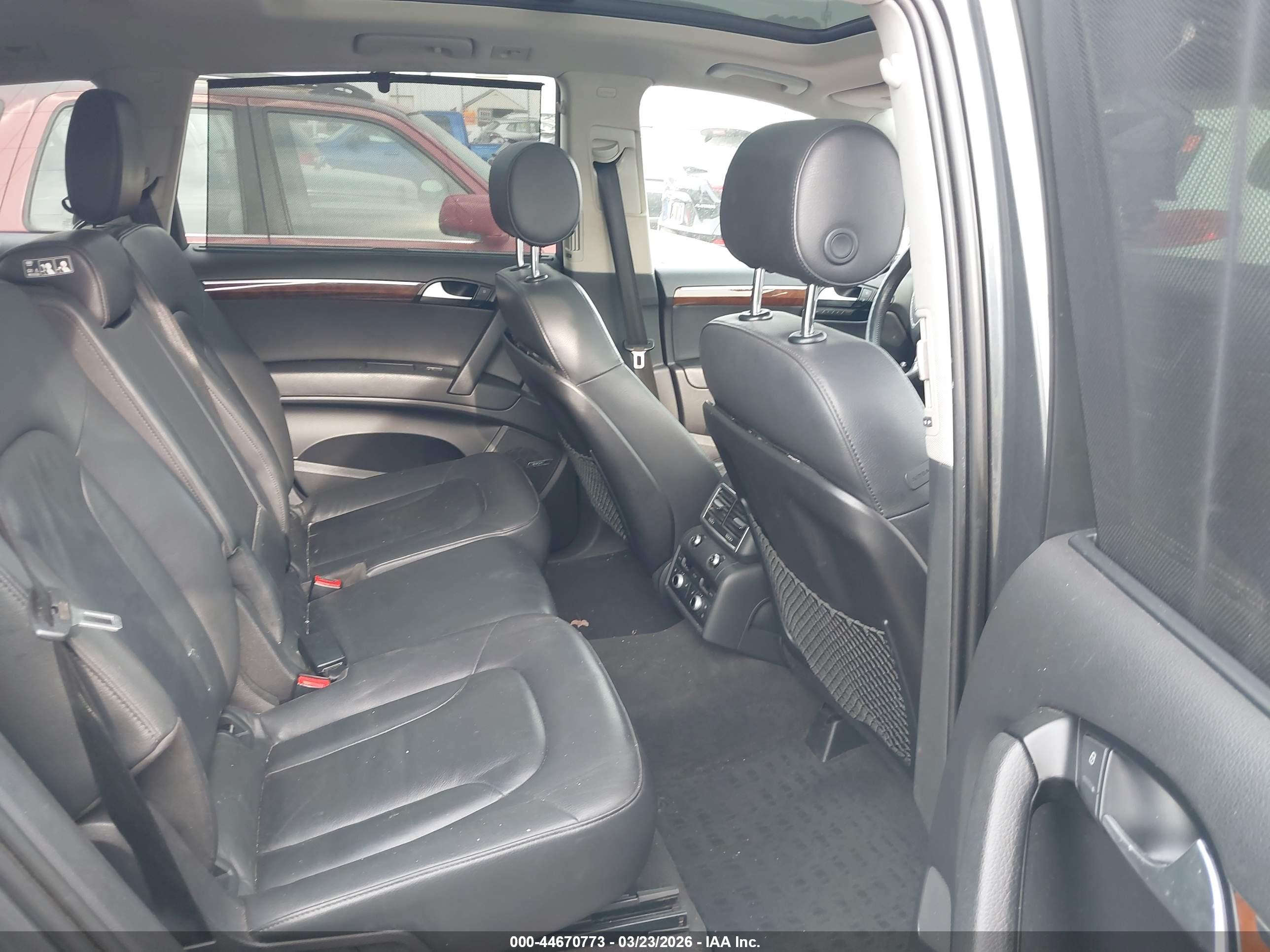 AUDI Q7 image 8