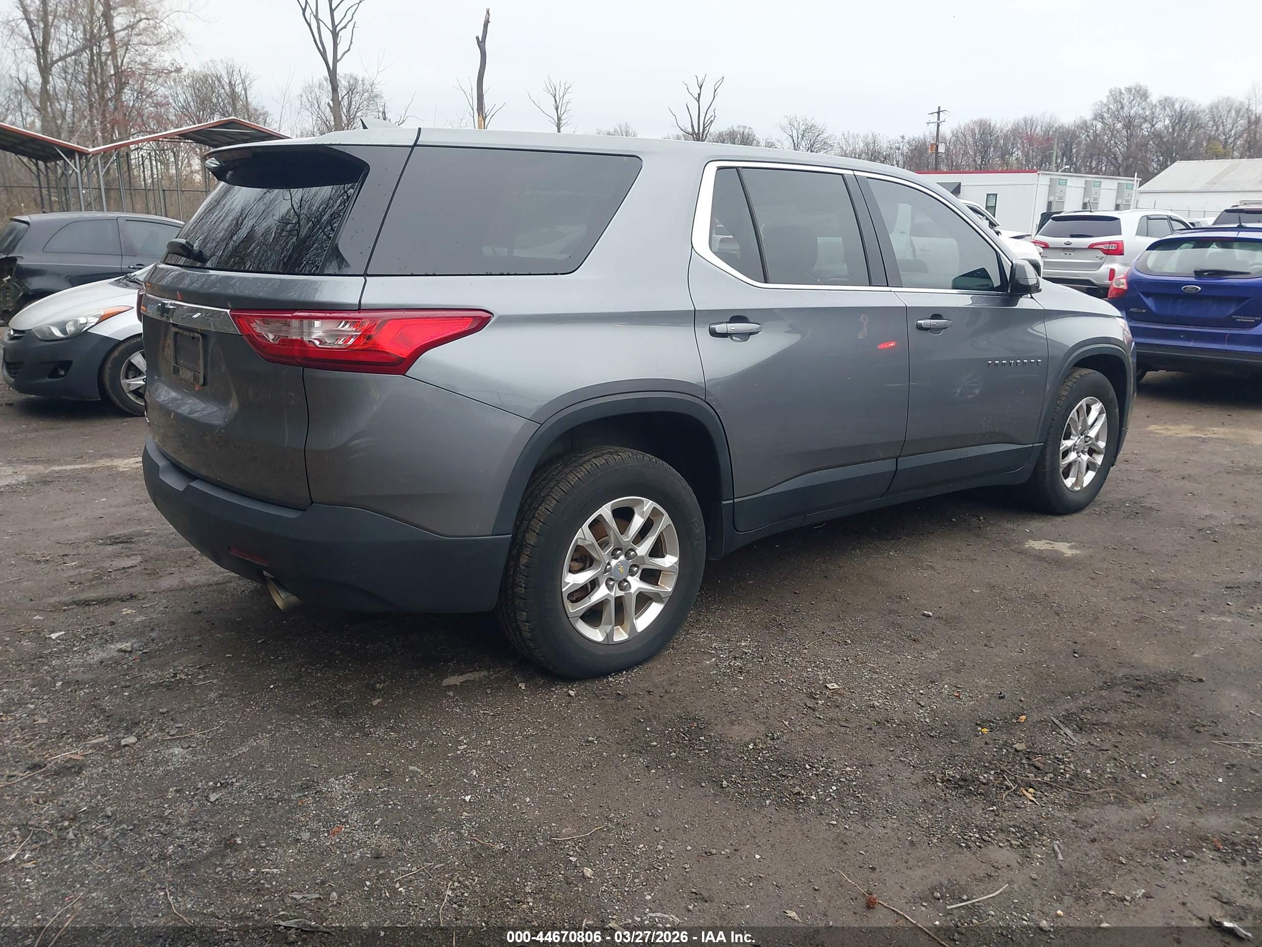 CHEVROLET TRAVERSE image 4