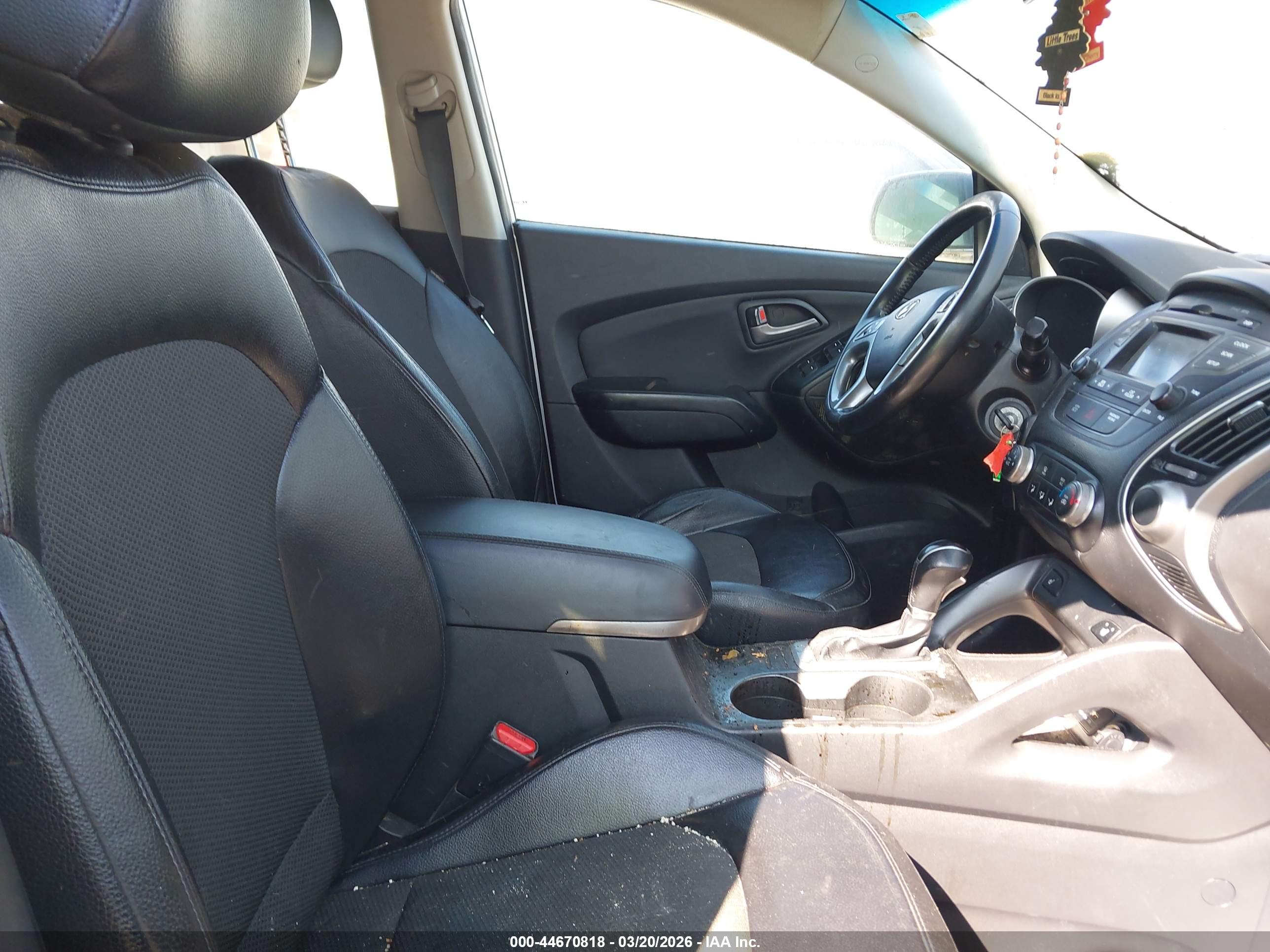 HYUNDAI TUCSON image 5