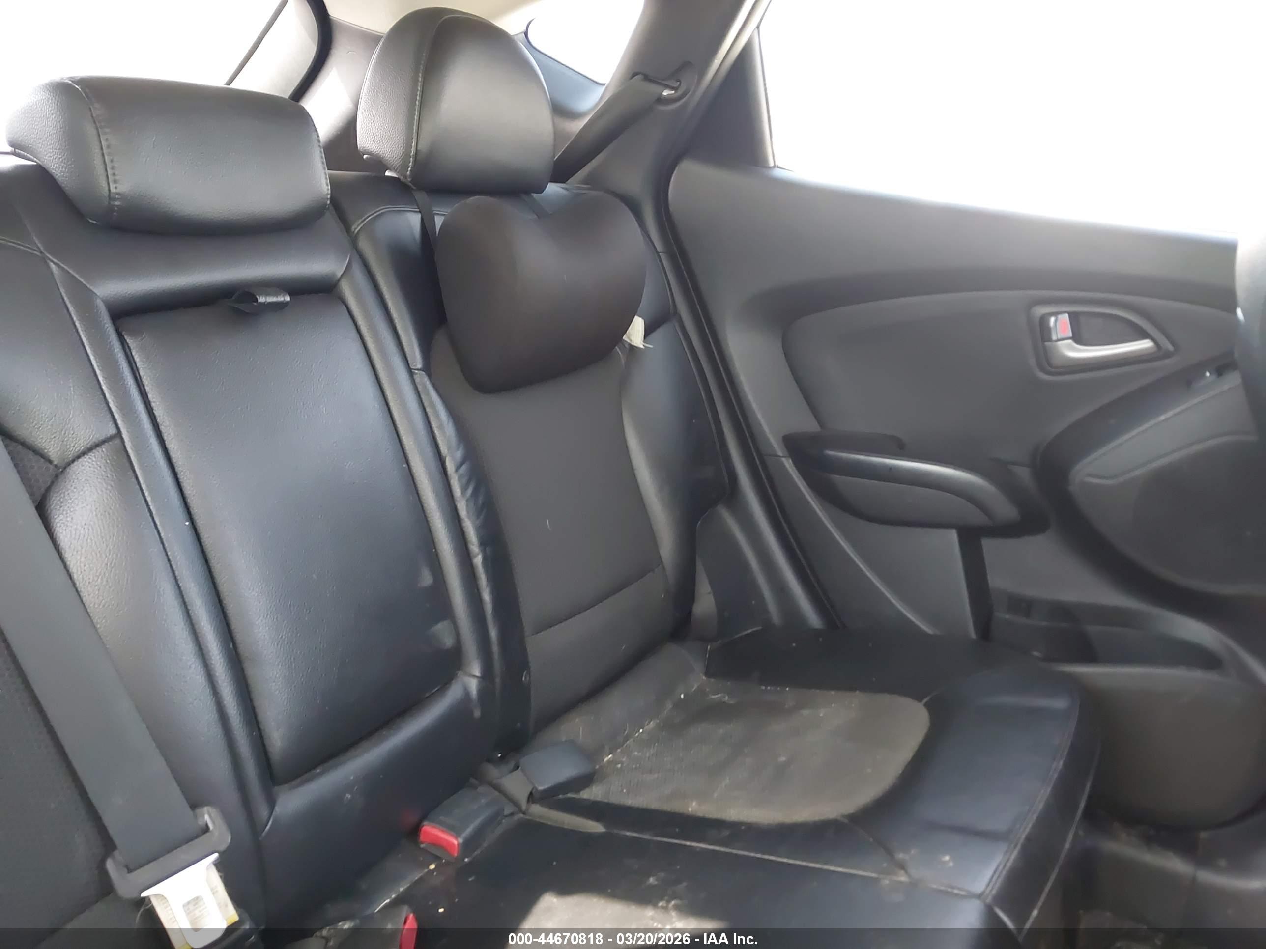HYUNDAI TUCSON image 8