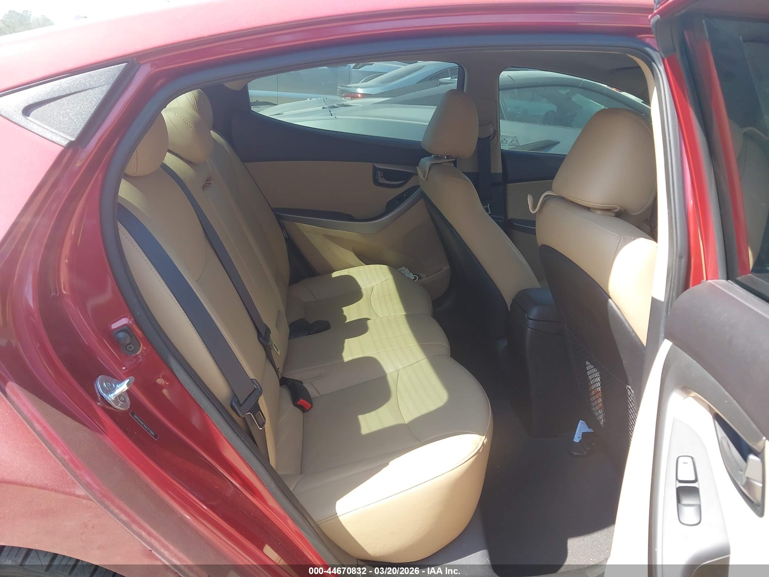 HYUNDAI ELANTRA image 8