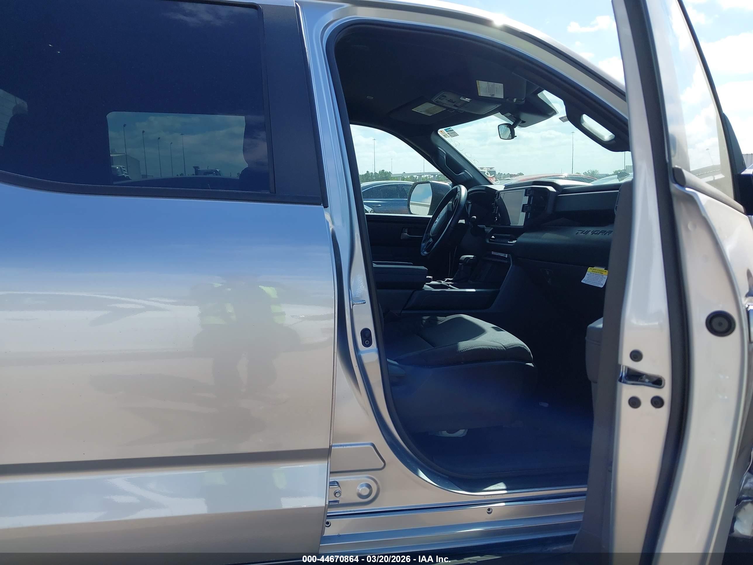 TOYOTA TUNDRA image 5