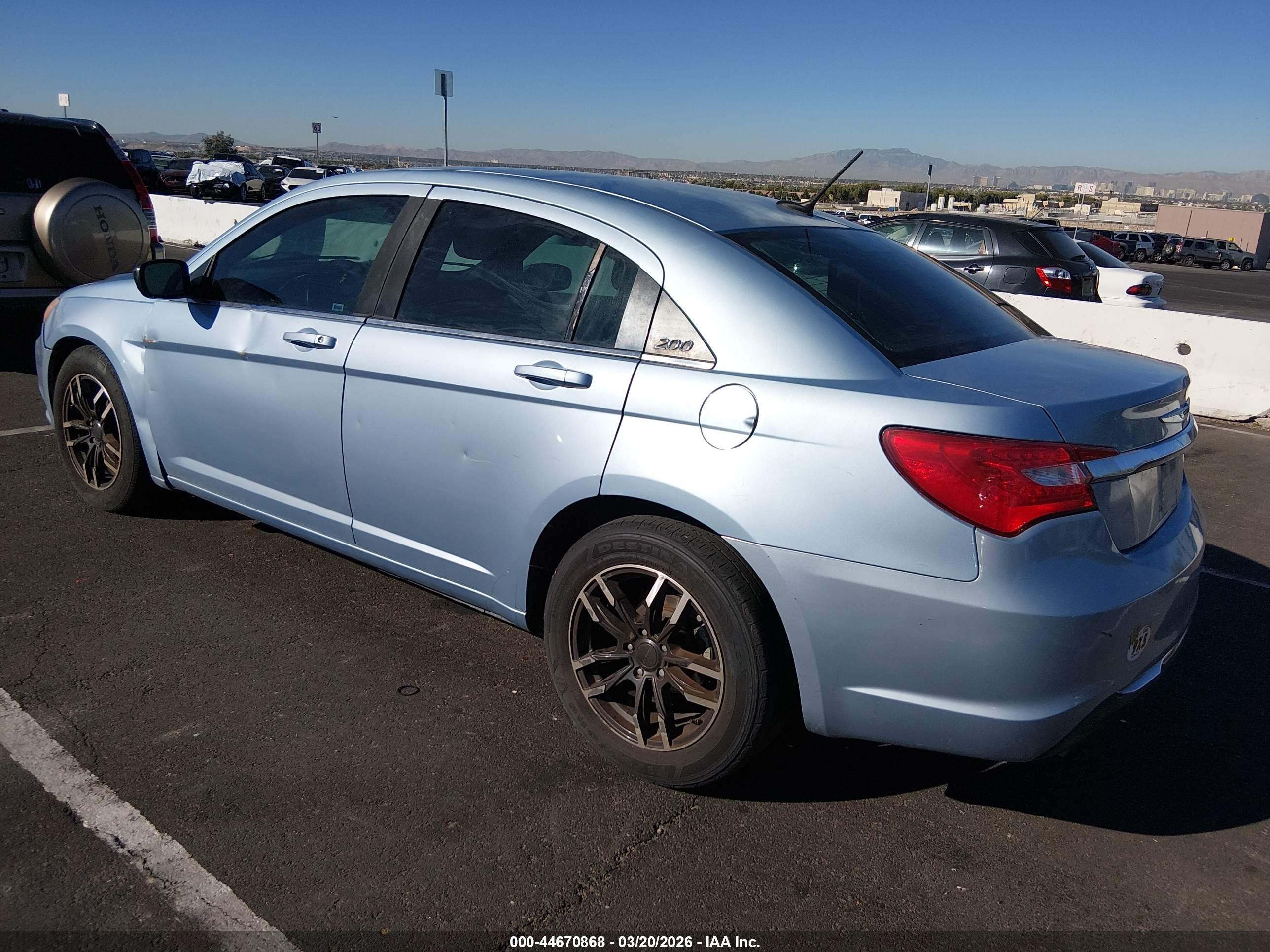 CHRYSLER 200 image 3