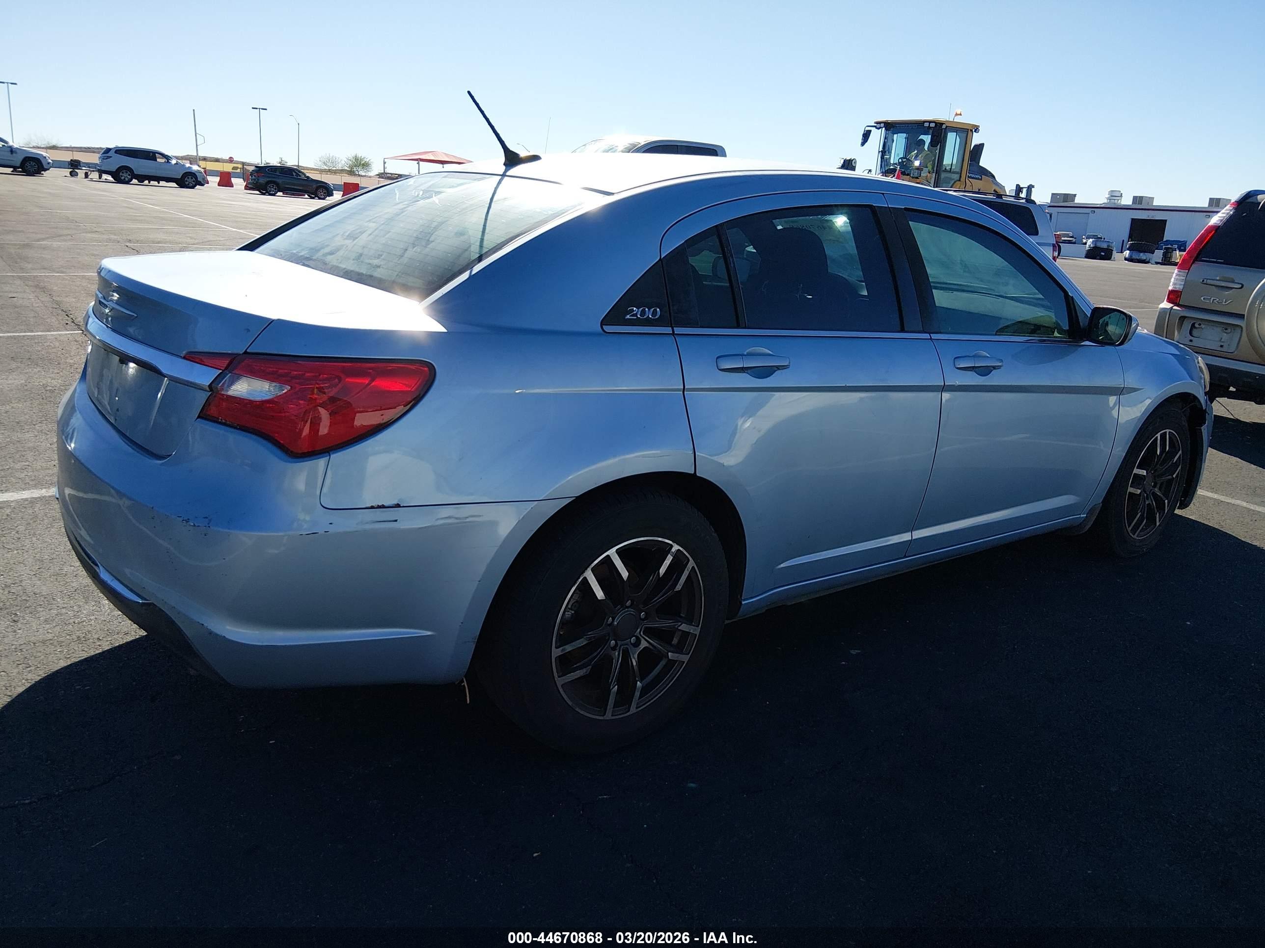 CHRYSLER 200 image 4