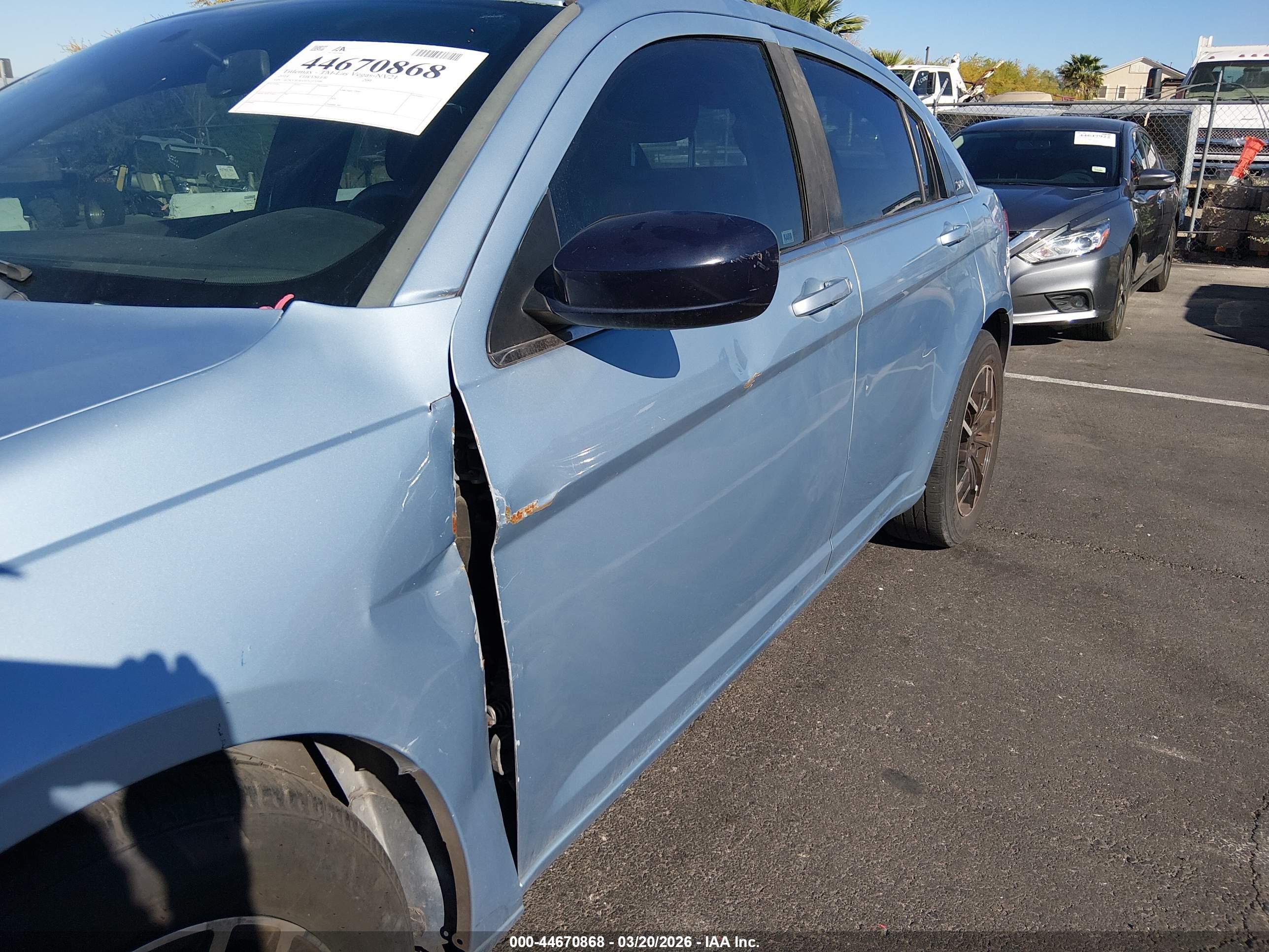 CHRYSLER 200 image 6