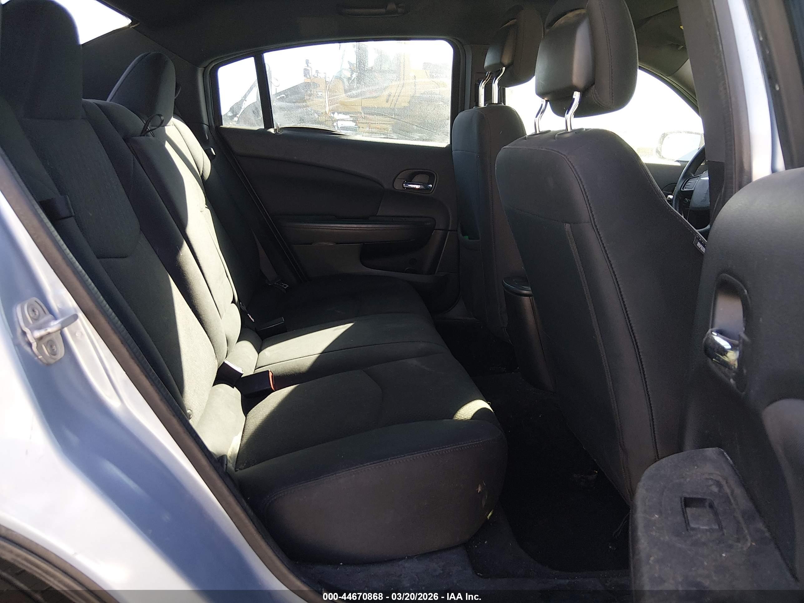 CHRYSLER 200 image 8