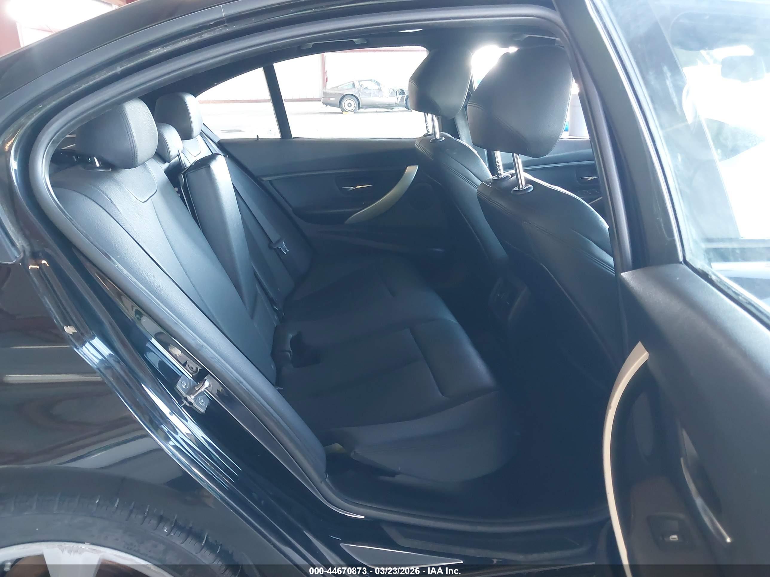 BMW 320I image 8