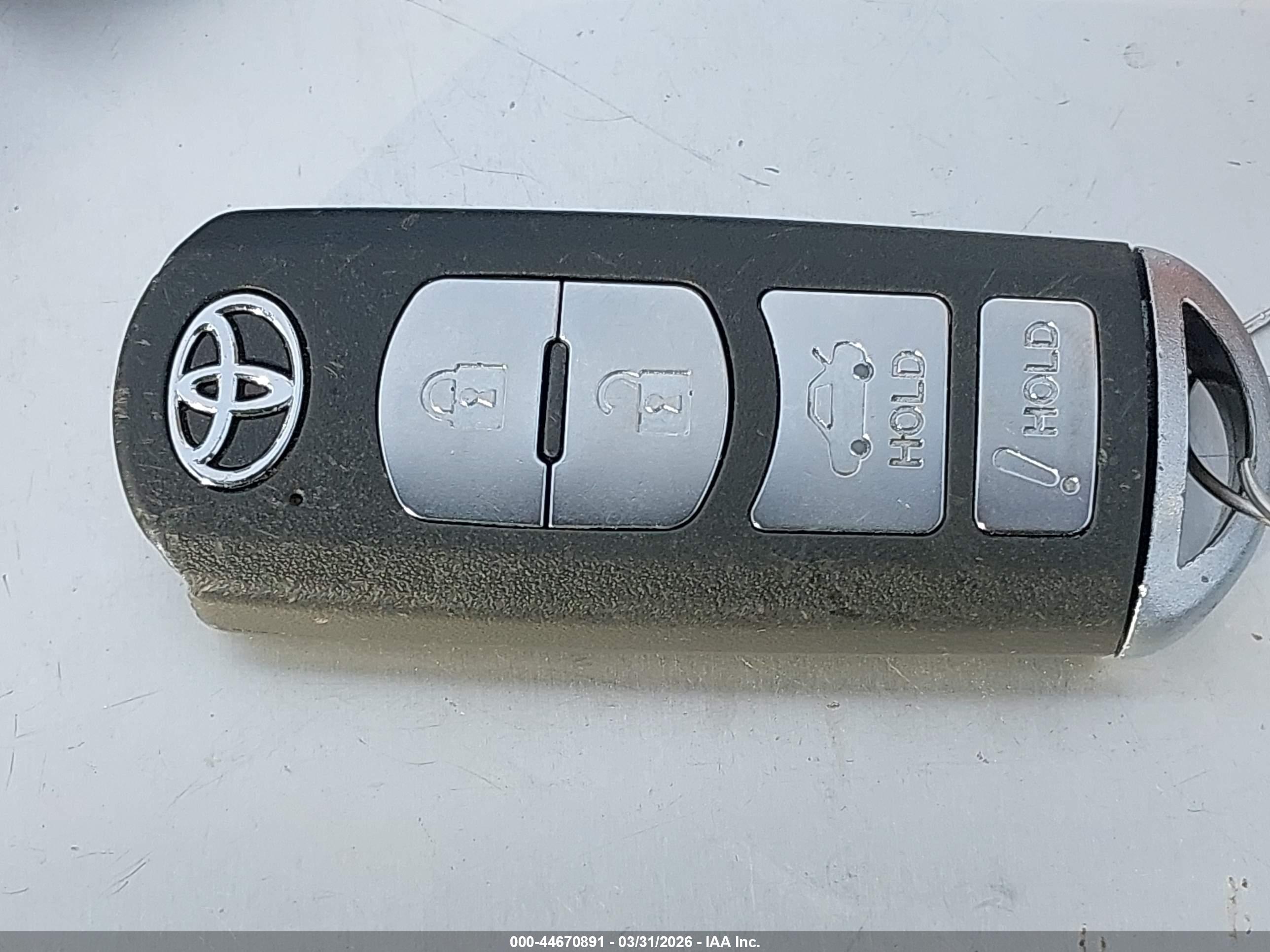 TOYOTA YARIS image 11