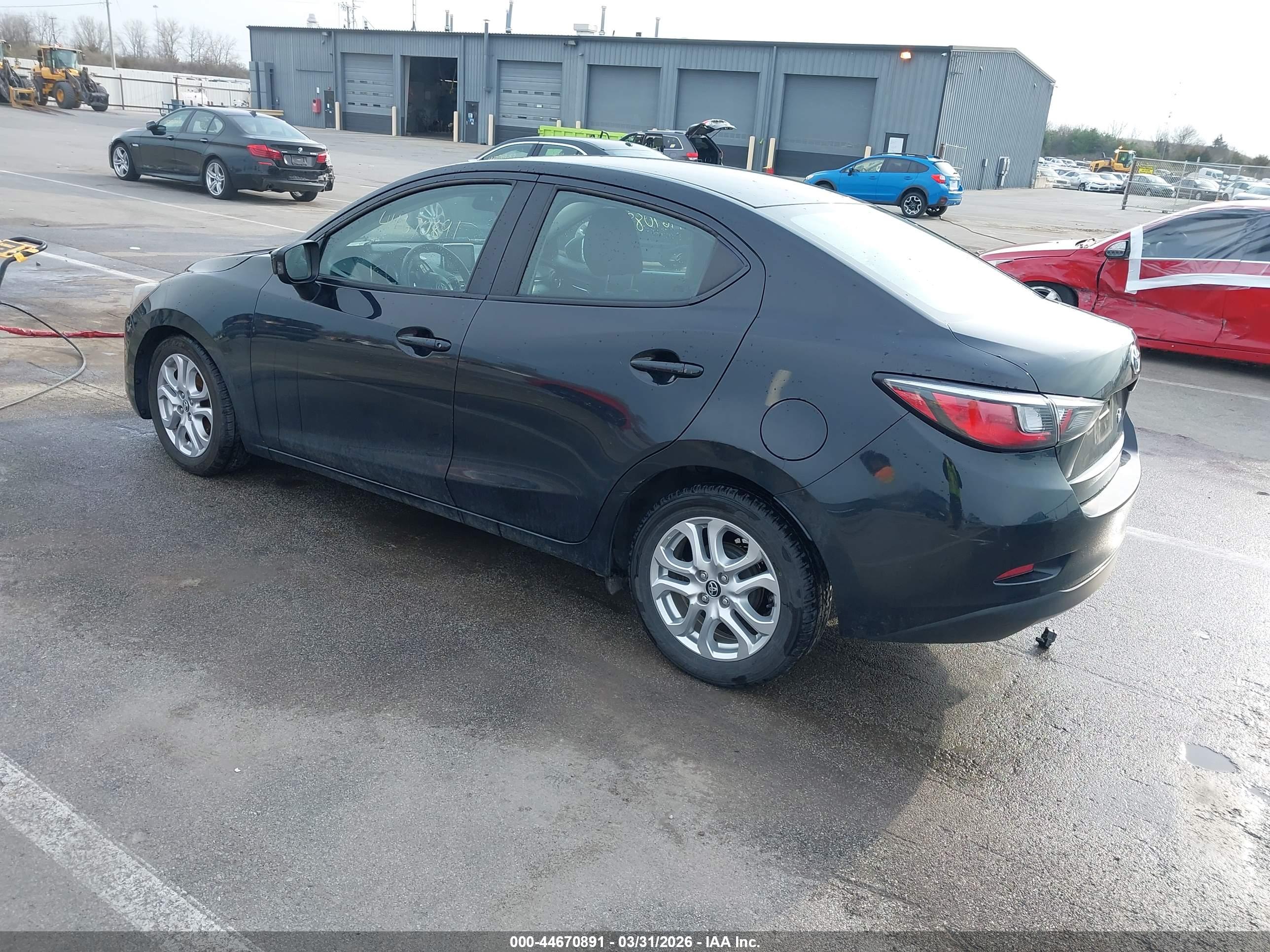 TOYOTA YARIS image 3