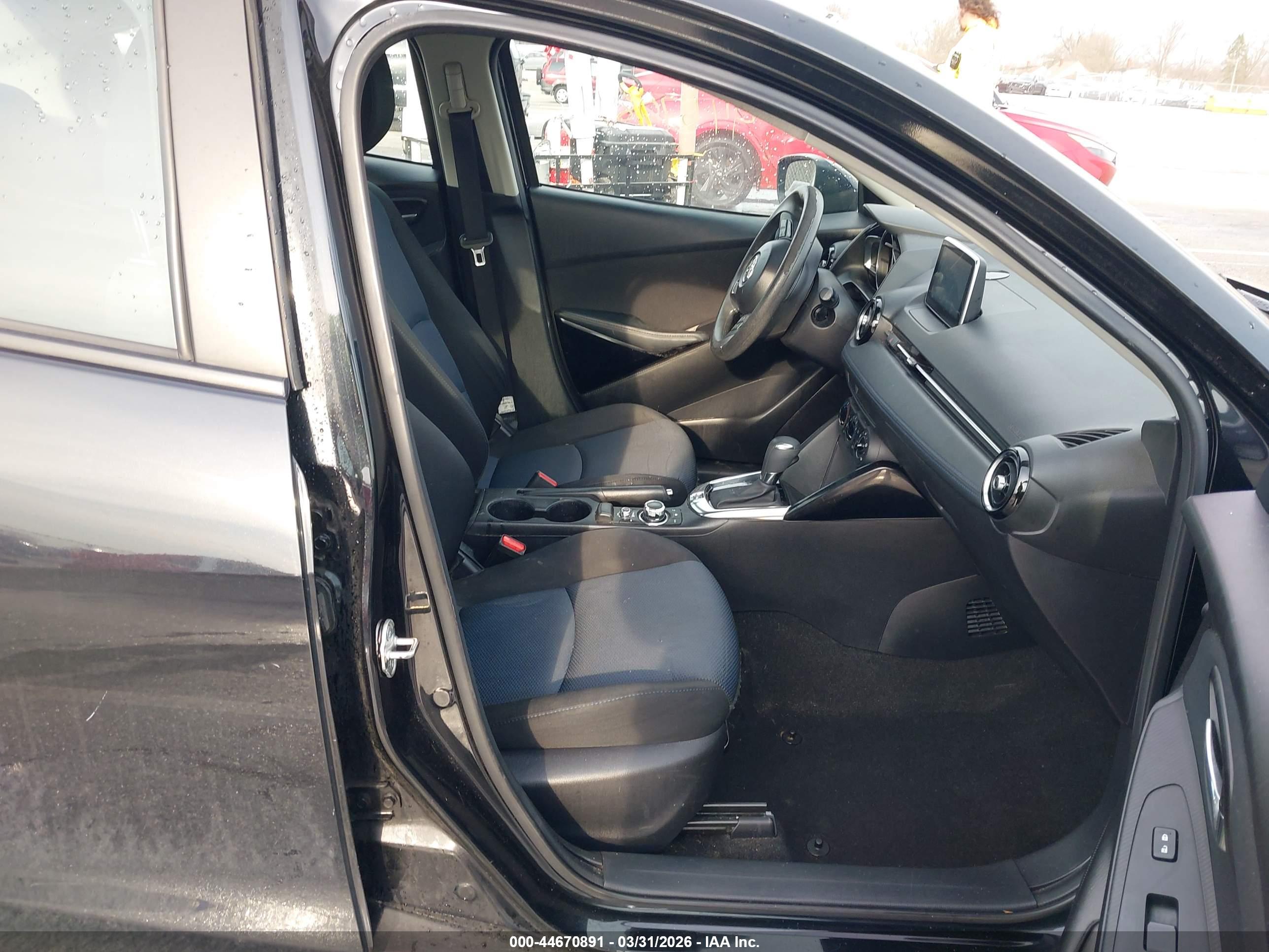TOYOTA YARIS image 5